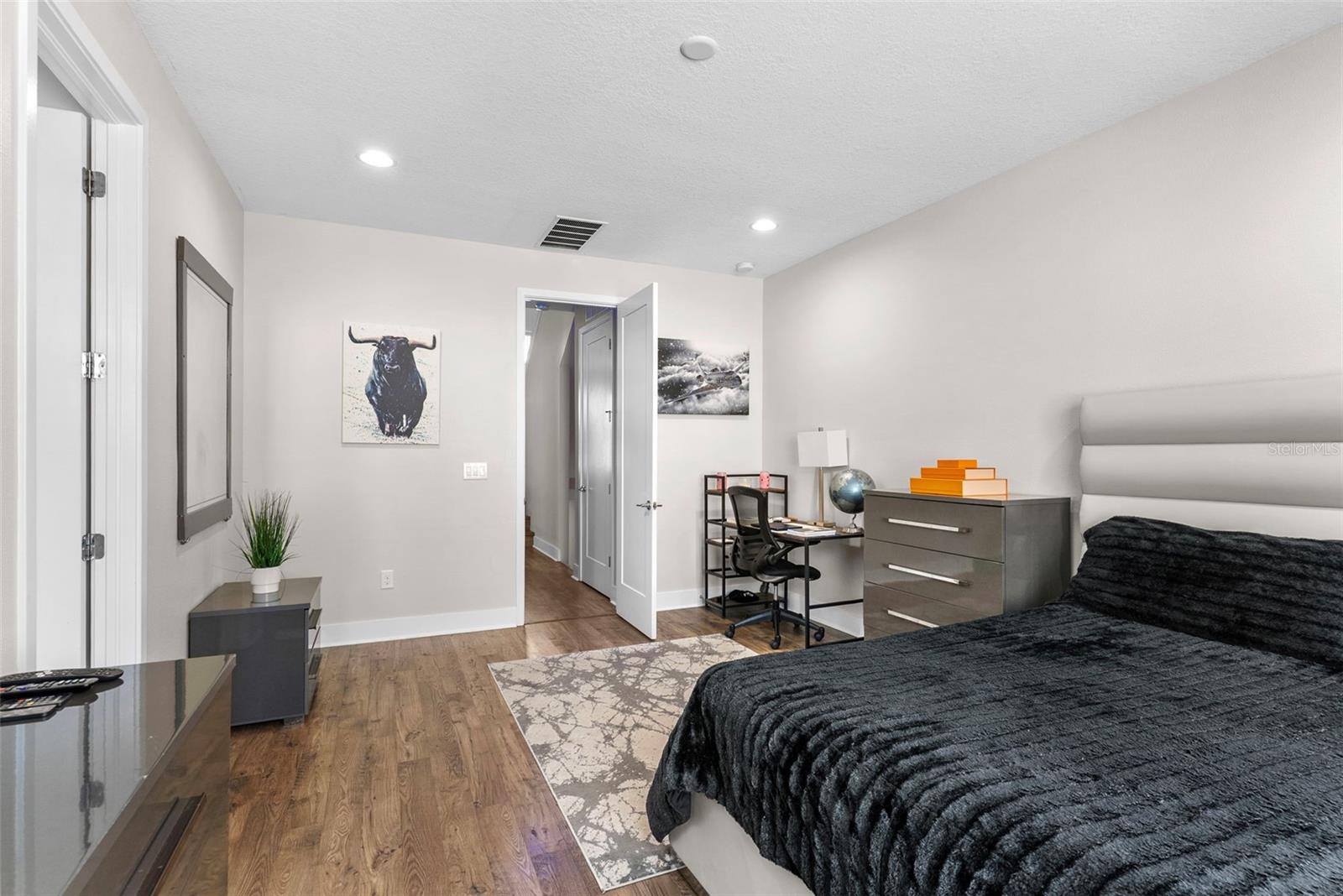 WESTSHORE VILLAGE TWNHMS - Residential