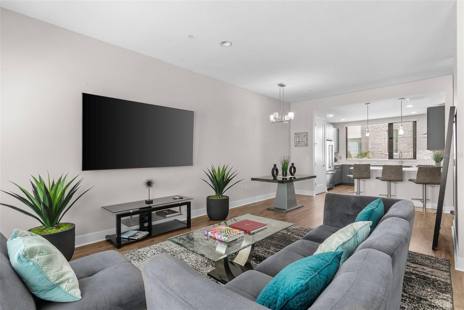 WESTSHORE VILLAGE TWNHMS - Residential