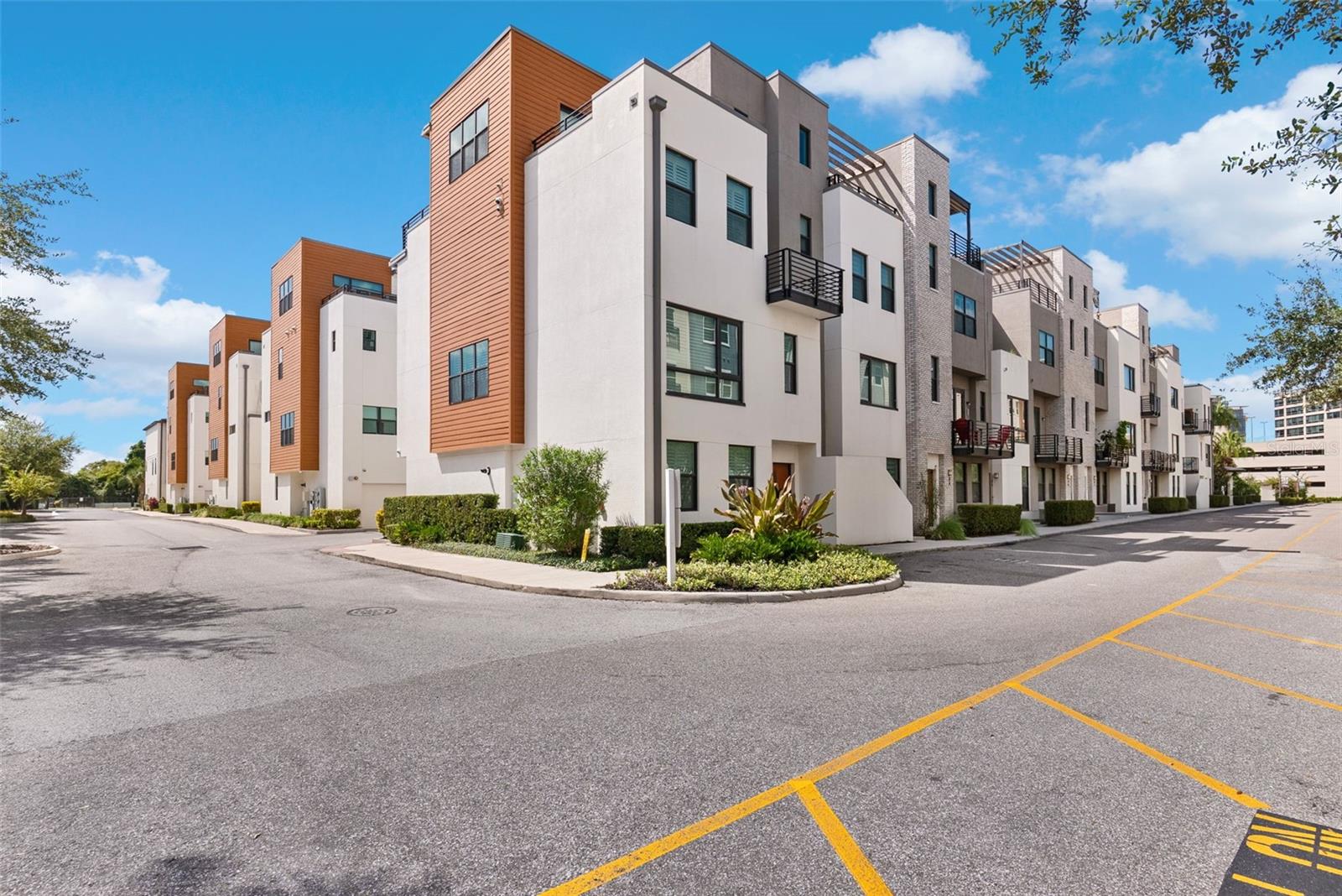 WESTSHORE VILLAGE TWNHMS - Residential