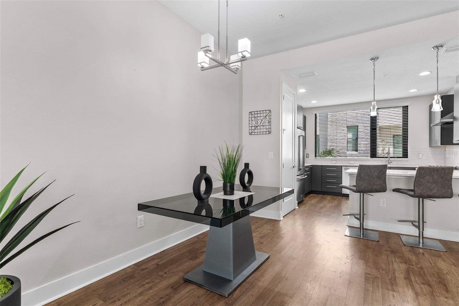 WESTSHORE VILLAGE TWNHMS - Residential