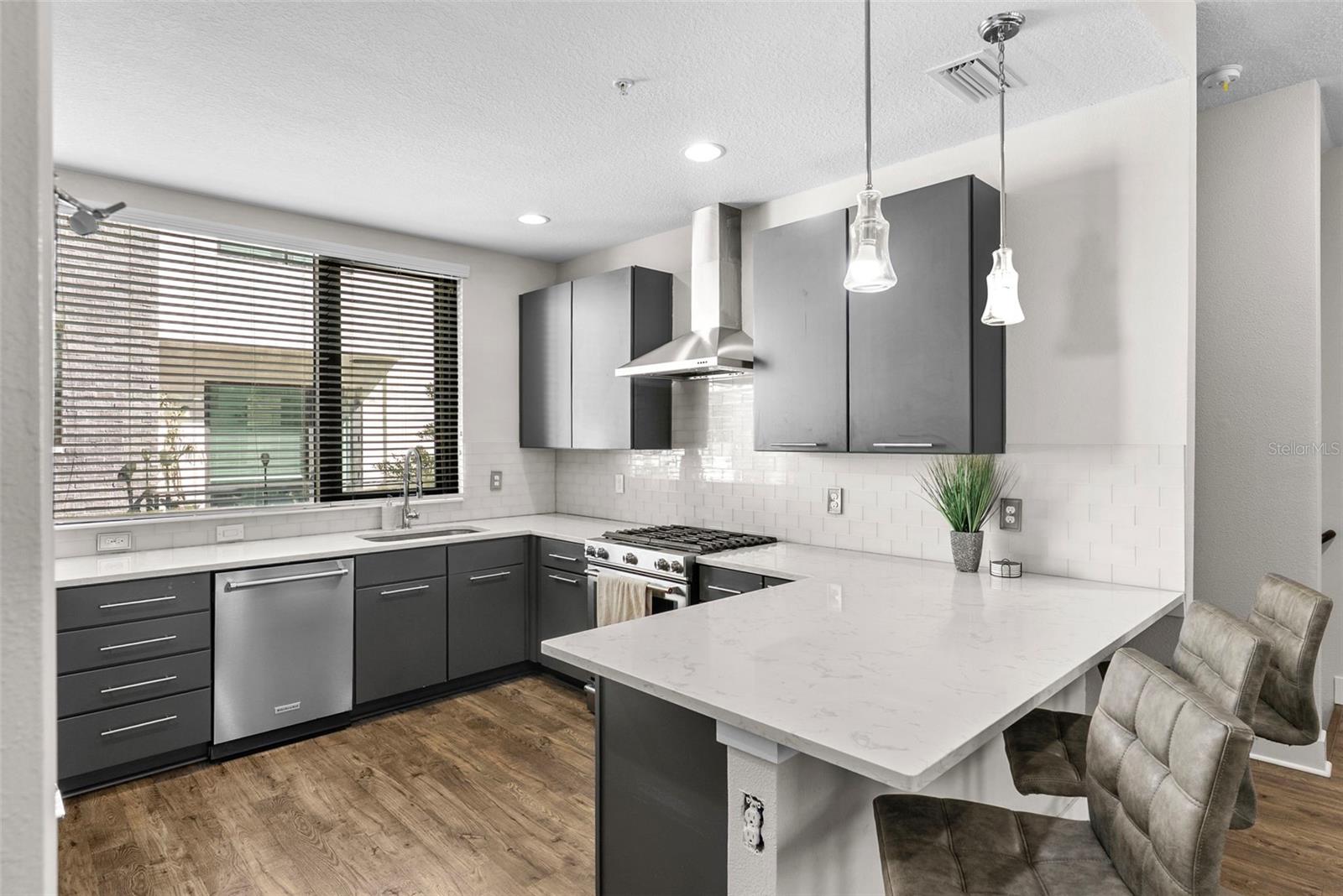 WESTSHORE VILLAGE TWNHMS - Residential