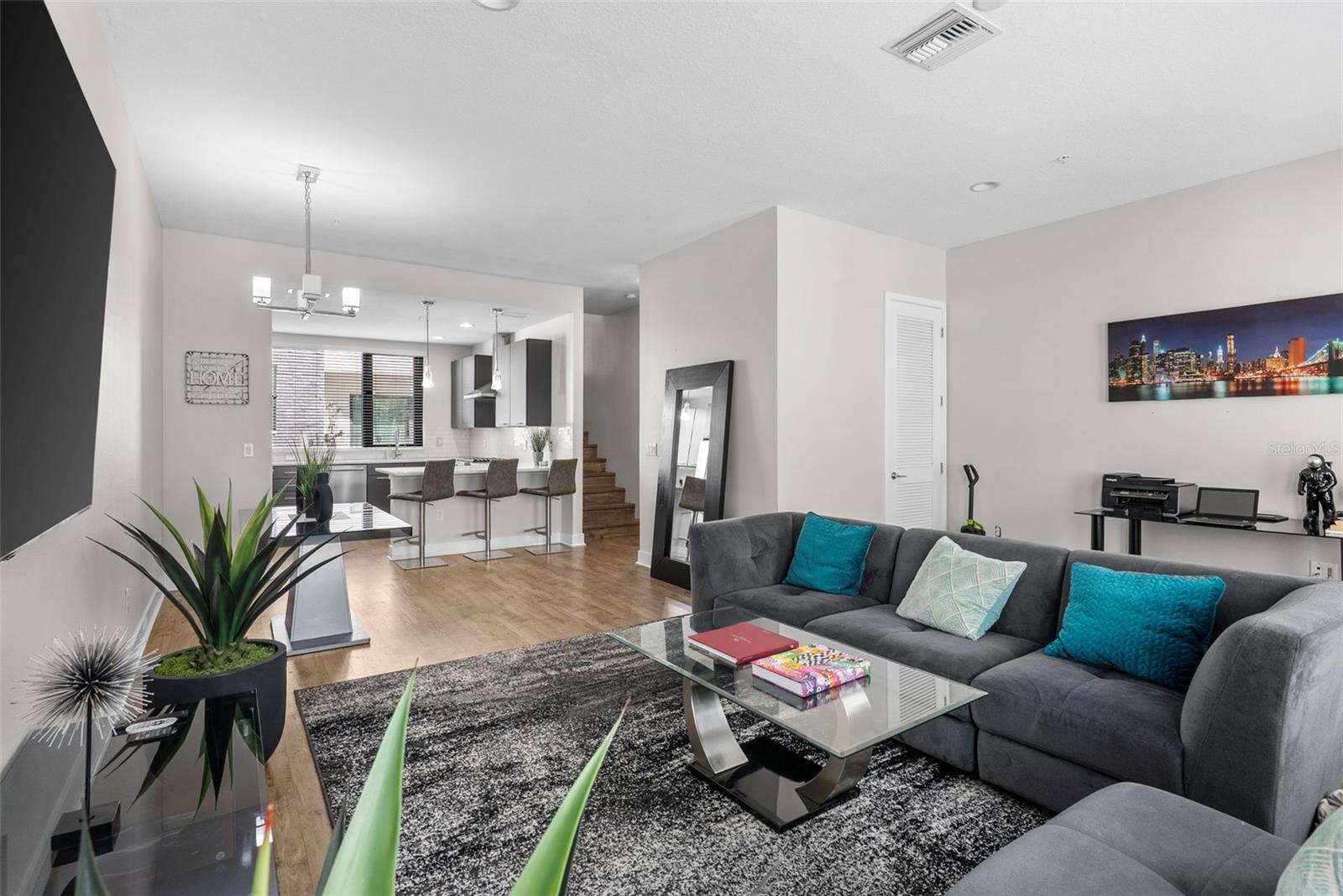 WESTSHORE VILLAGE TWNHMS - Residential