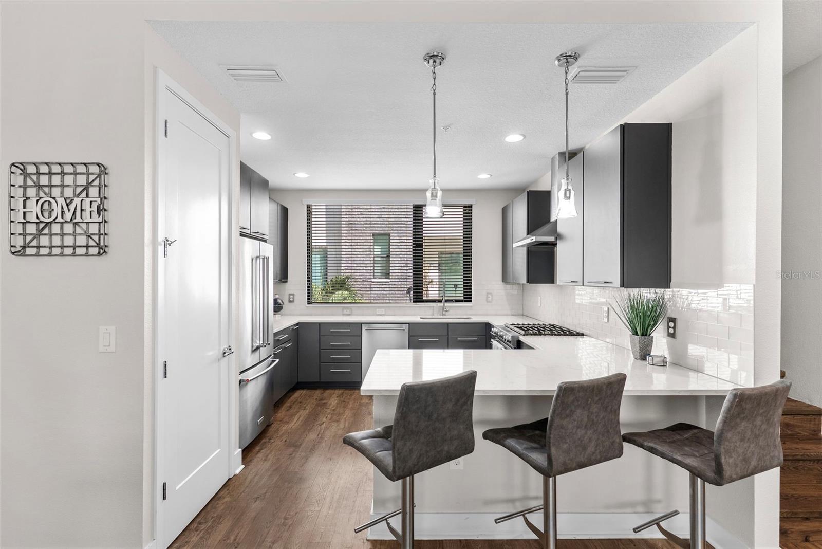 WESTSHORE VILLAGE TWNHMS - Residential