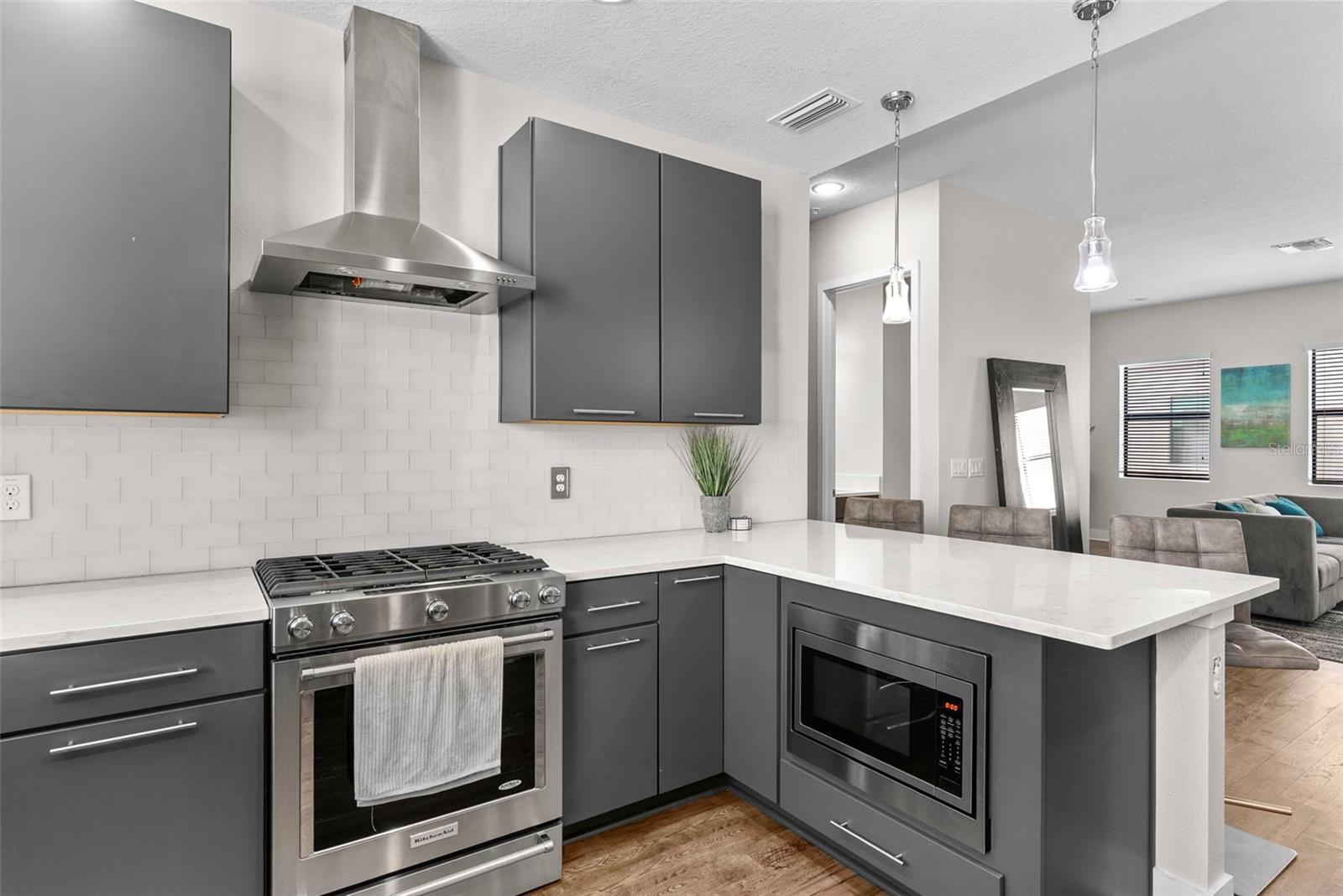 WESTSHORE VILLAGE TWNHMS - Residential