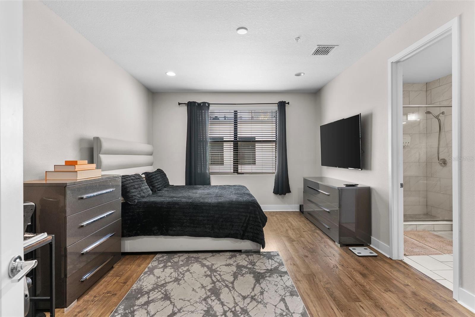 WESTSHORE VILLAGE TWNHMS - Residential