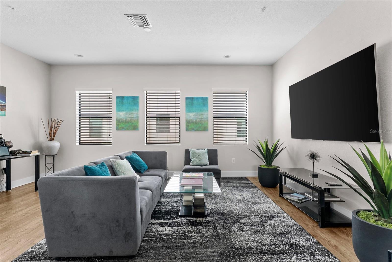 WESTSHORE VILLAGE TWNHMS - Residential