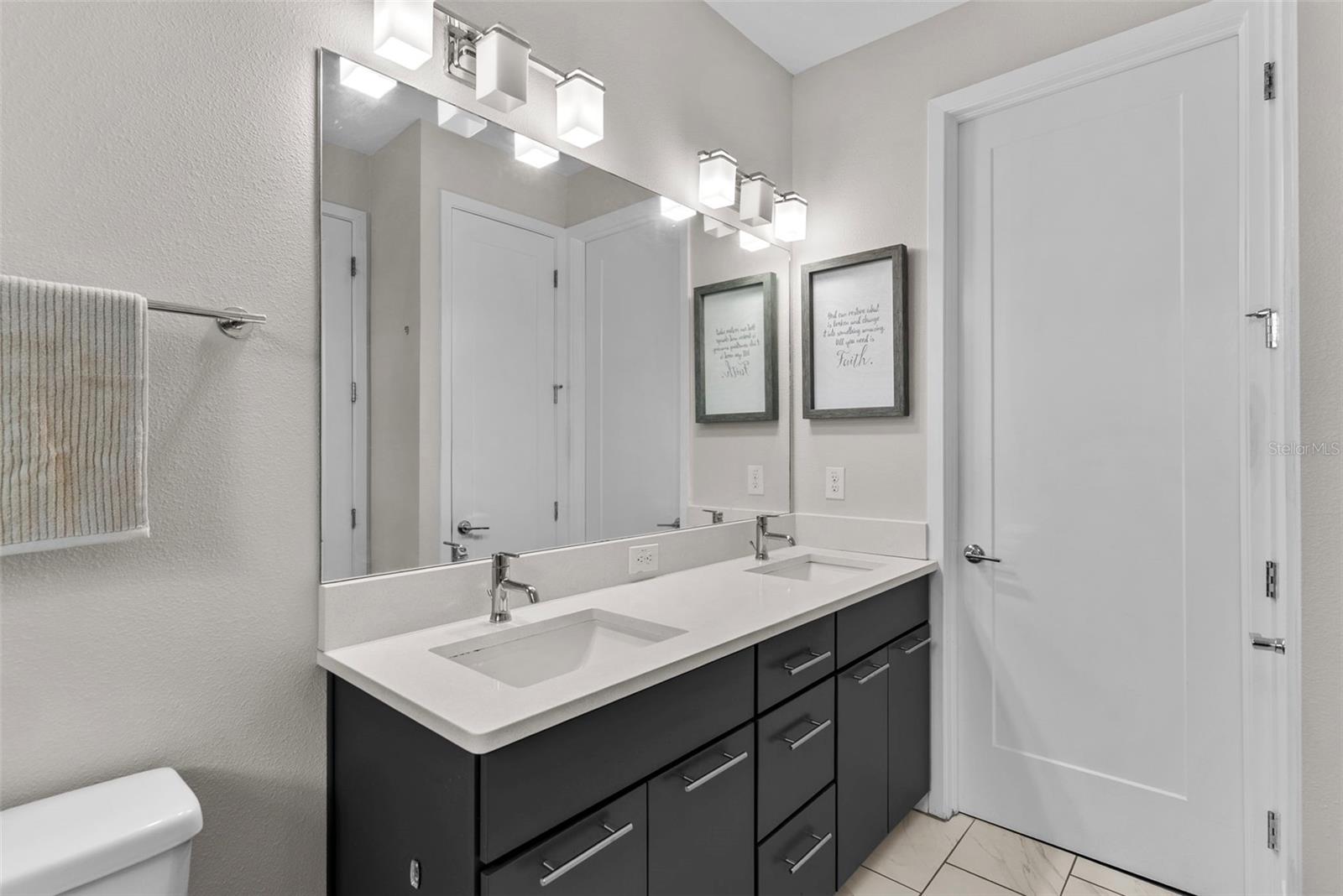 WESTSHORE VILLAGE TWNHMS - Residential