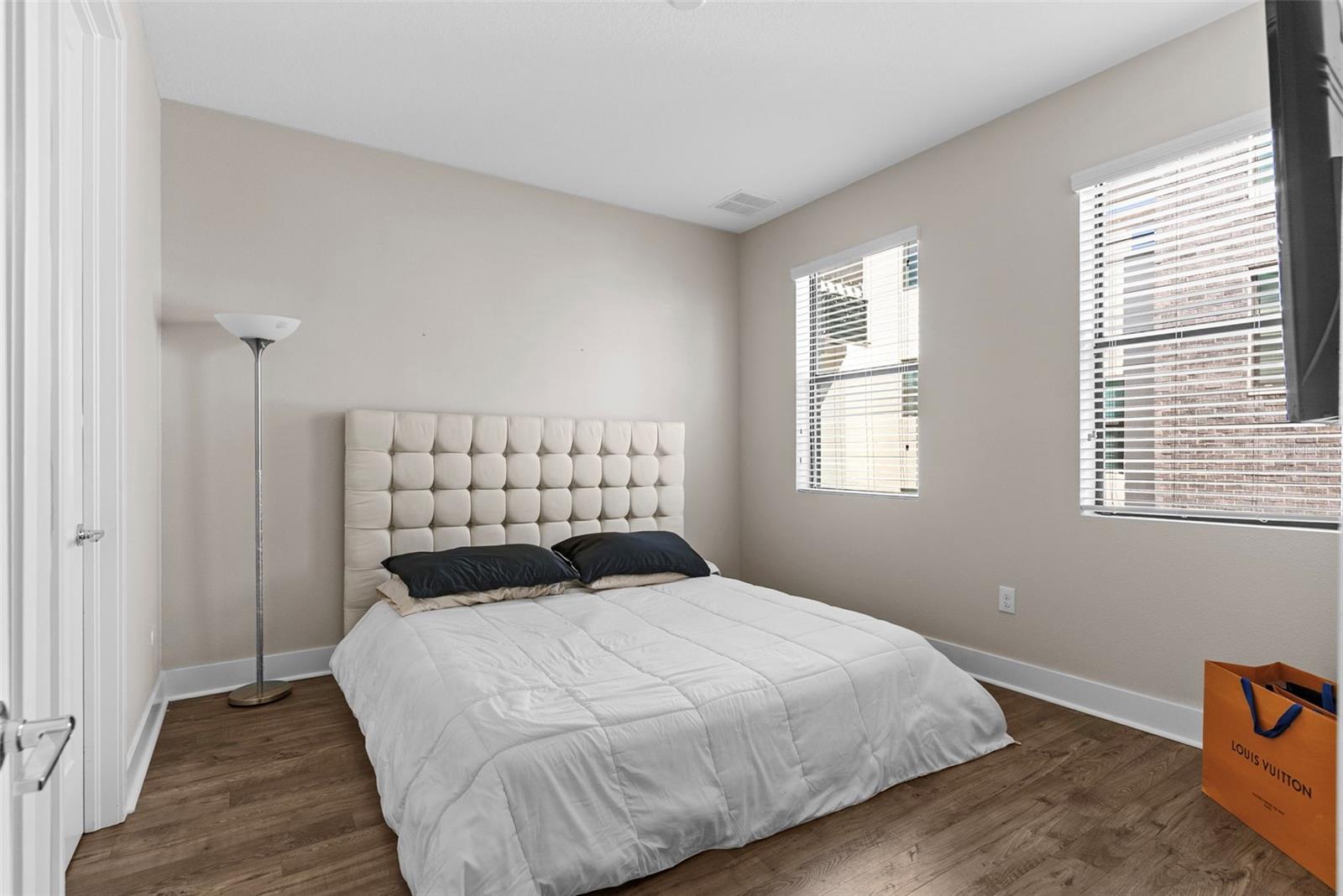 WESTSHORE VILLAGE TWNHMS - Residential