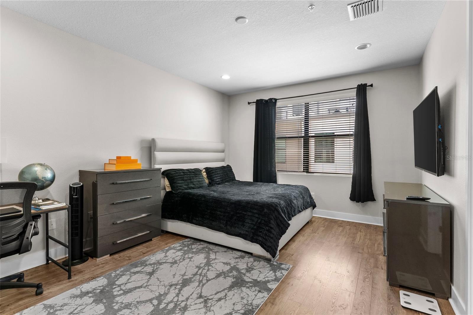 WESTSHORE VILLAGE TWNHMS - Residential