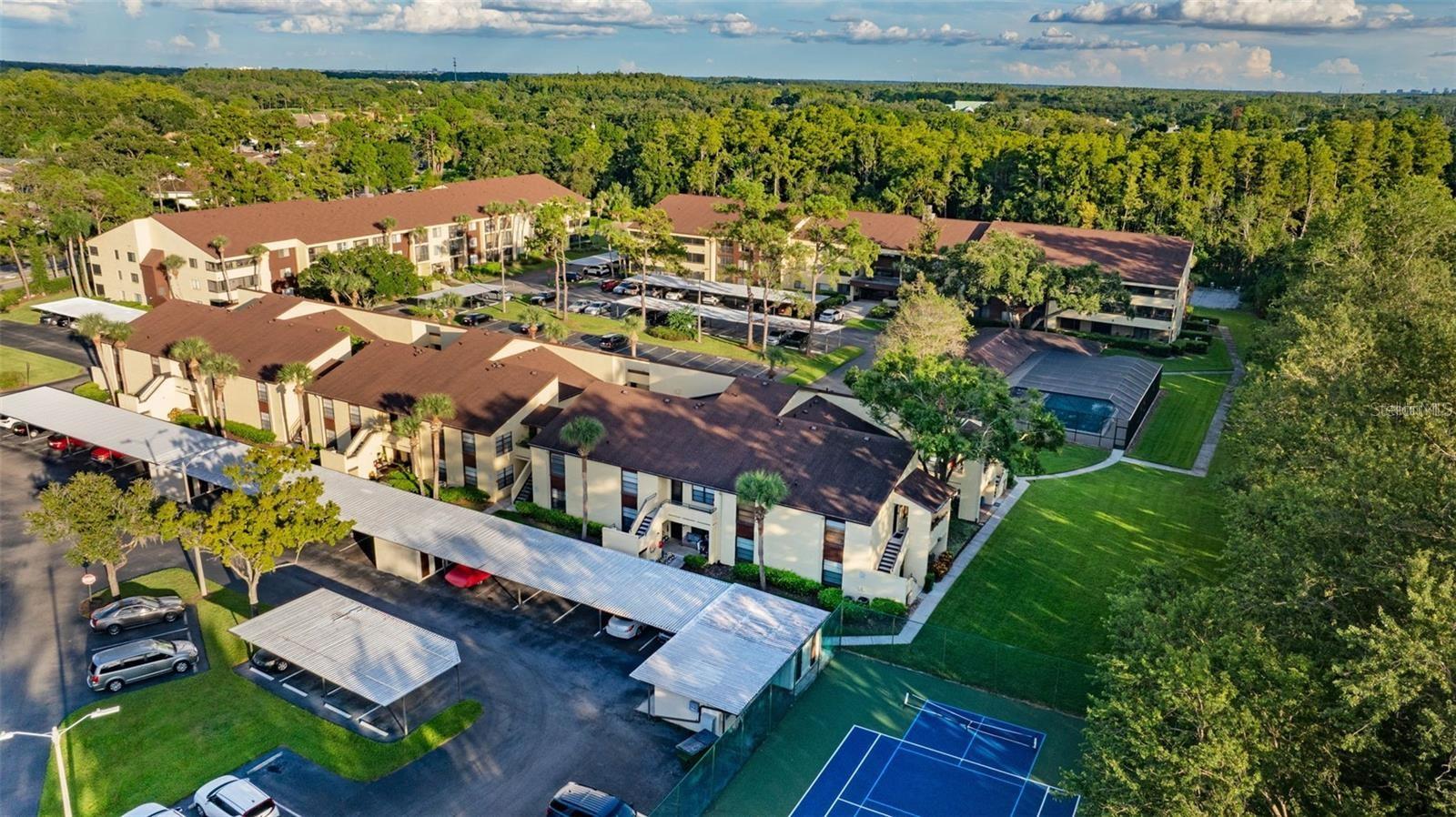 VILLAGE TOWERS - Residential
