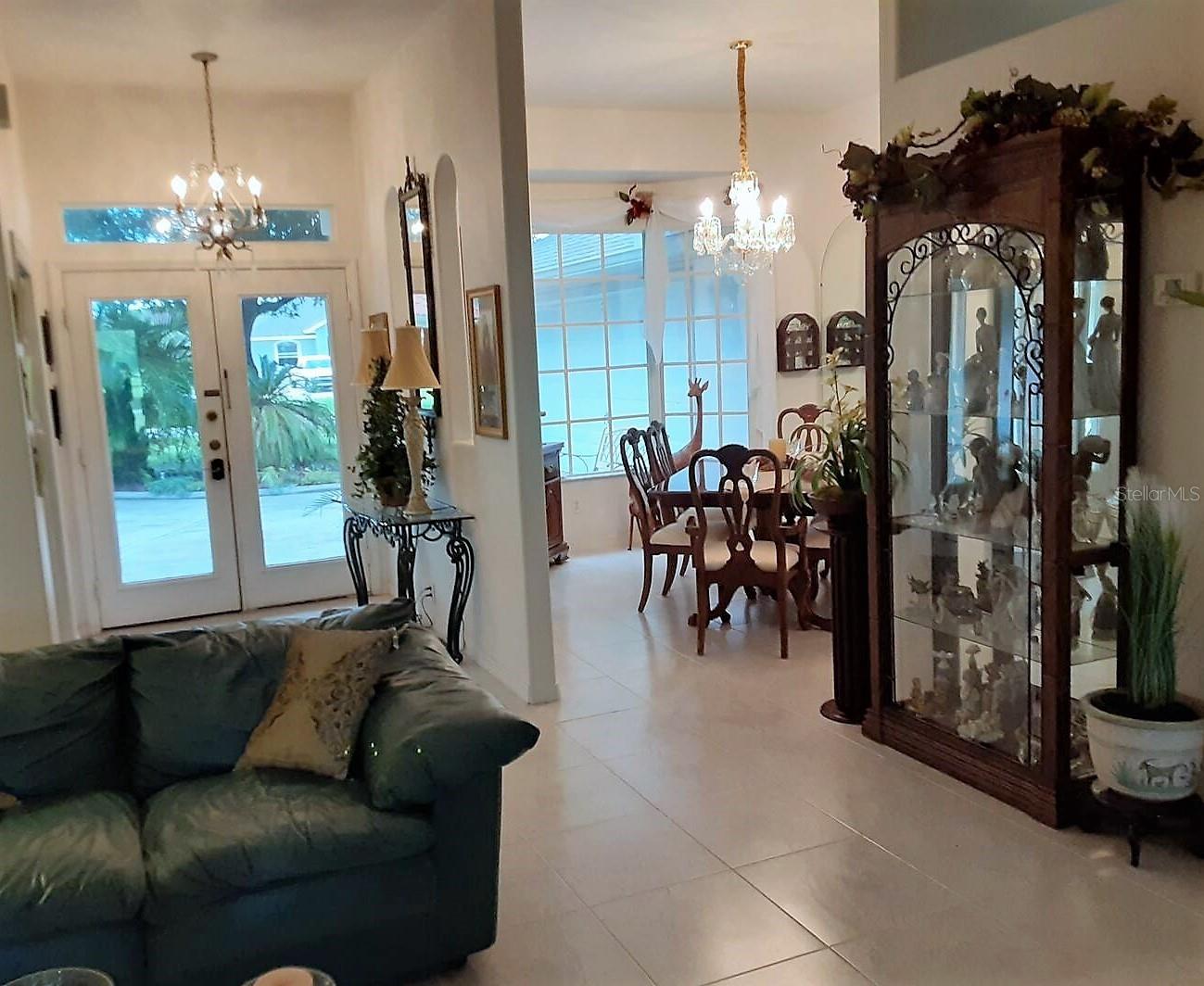 CARRIAGE GATE SUB - Residential Lease