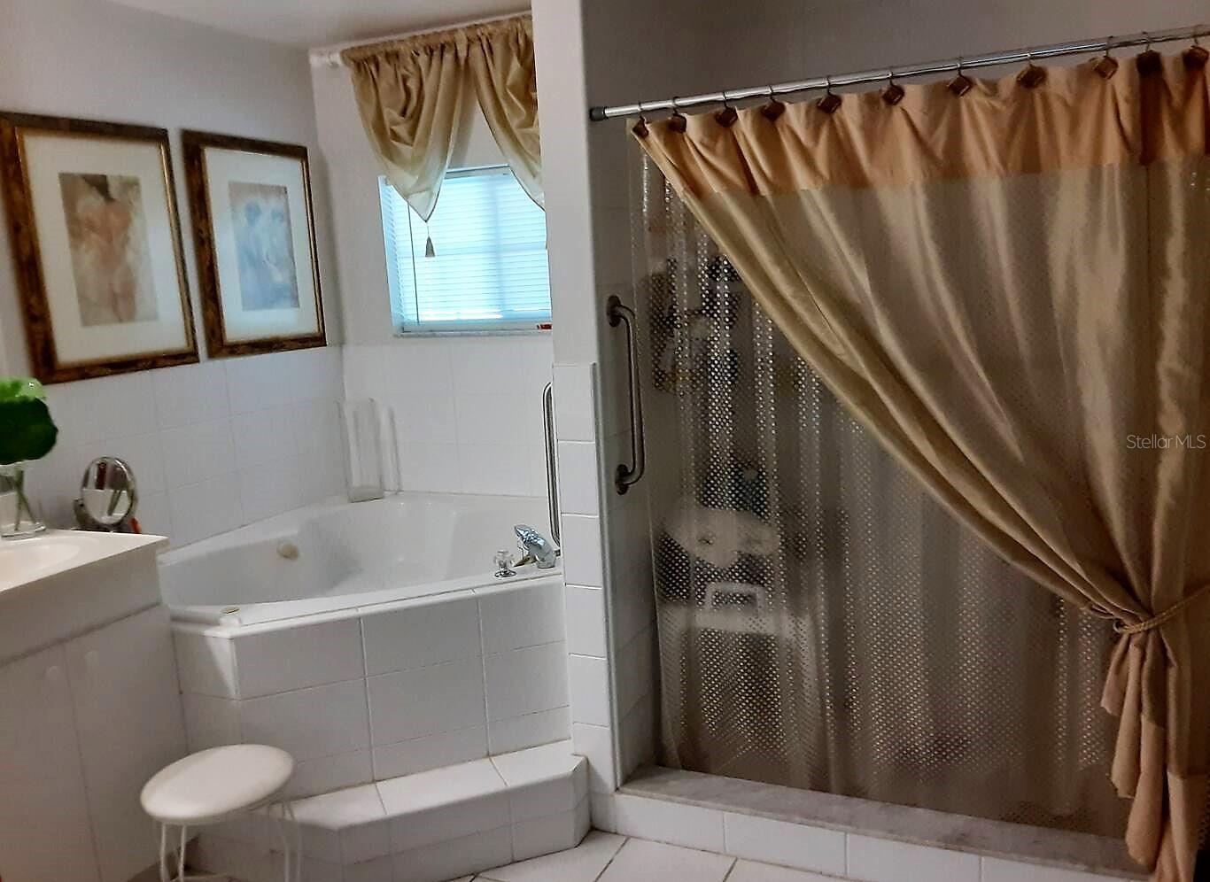 CARRIAGE GATE SUB - Residential Lease