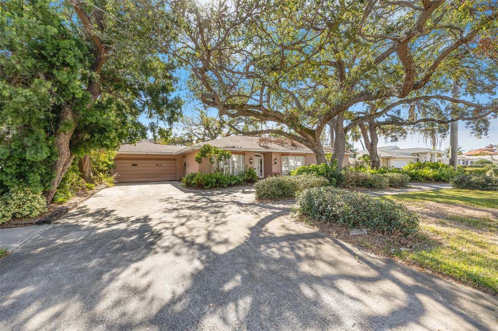 Photo of 215 Snell Isle Boulevard NE, St Petersburg, FL 33704 (MLS # TB8534567)
