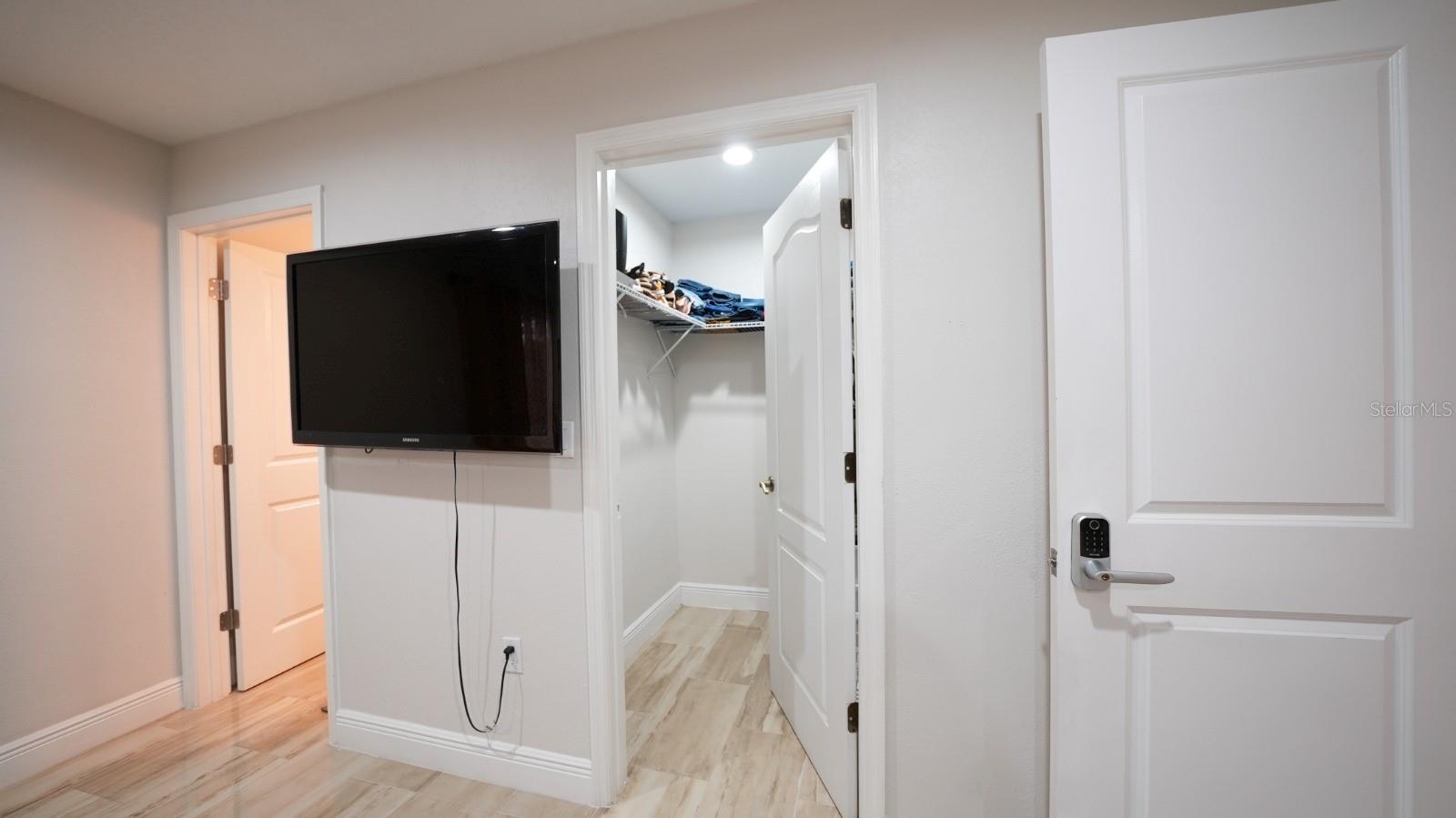 EDGEWOOD - Residential Lease