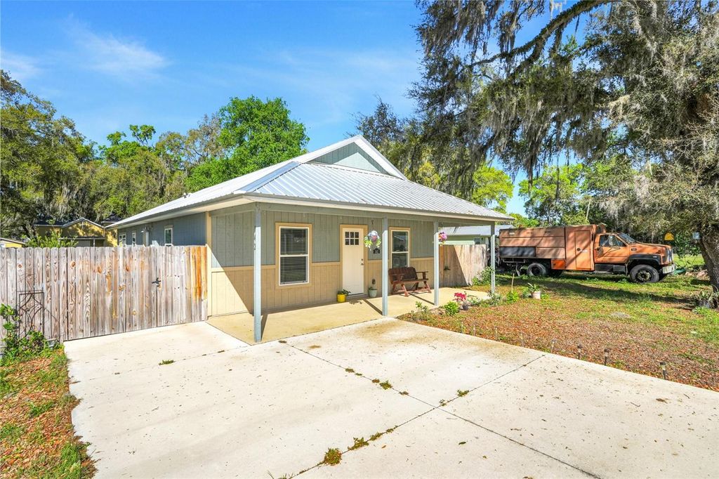 Photo of 342 NW 9th Avenue, Webster, FL 33597 (MLS # G5109778)
