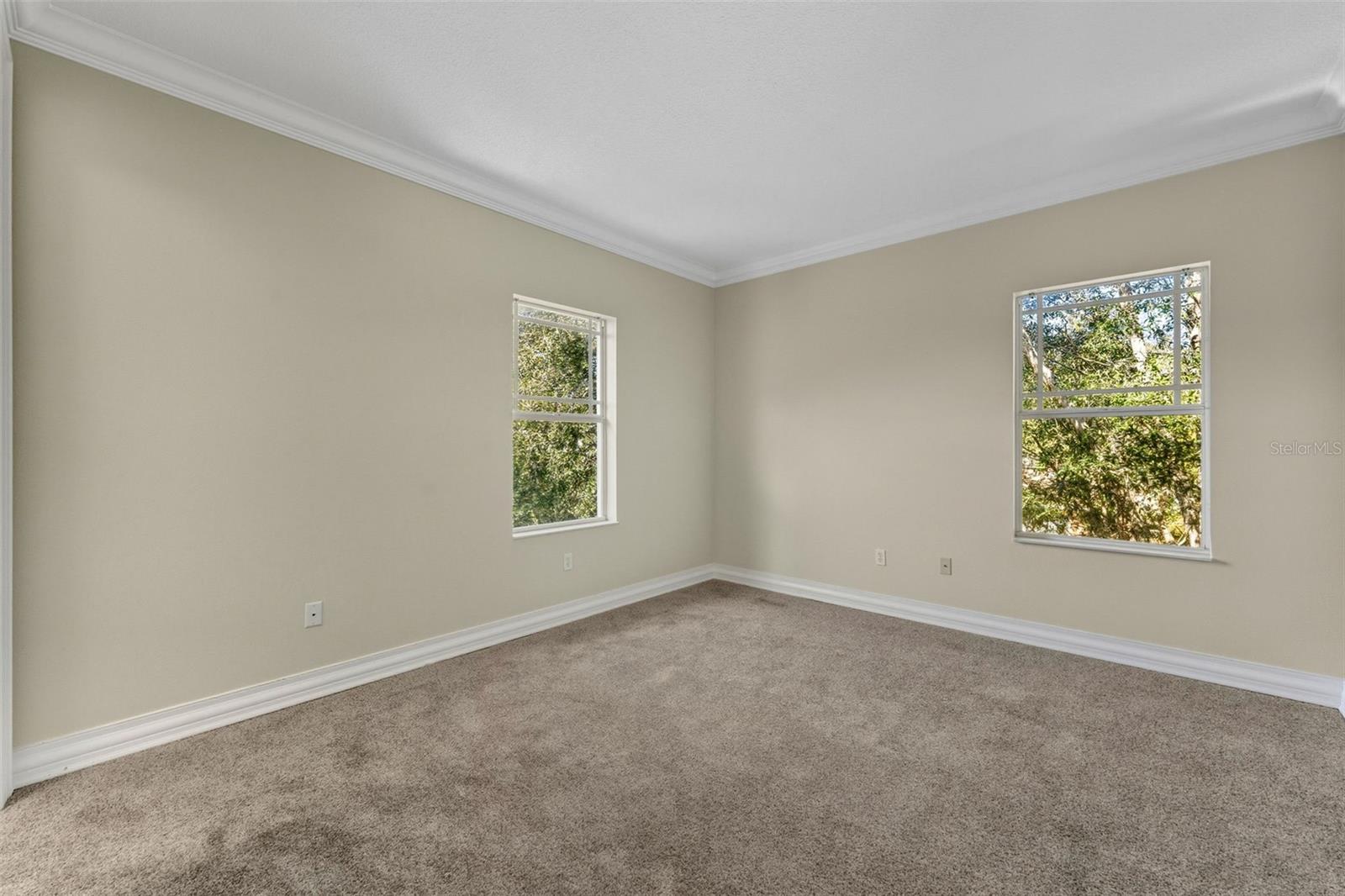 SUBURB ROYAL - Residential