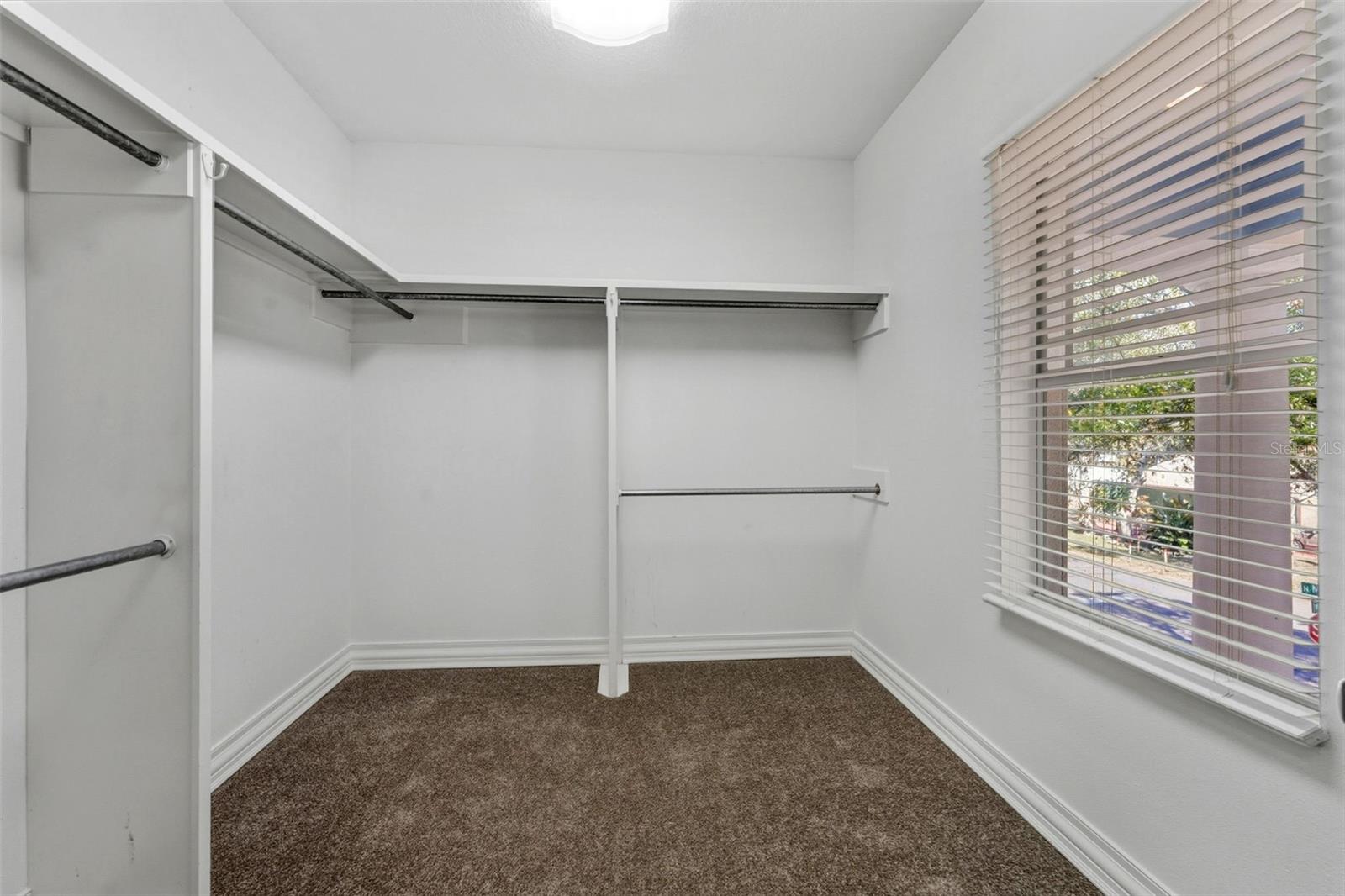 SUBURB ROYAL - Residential