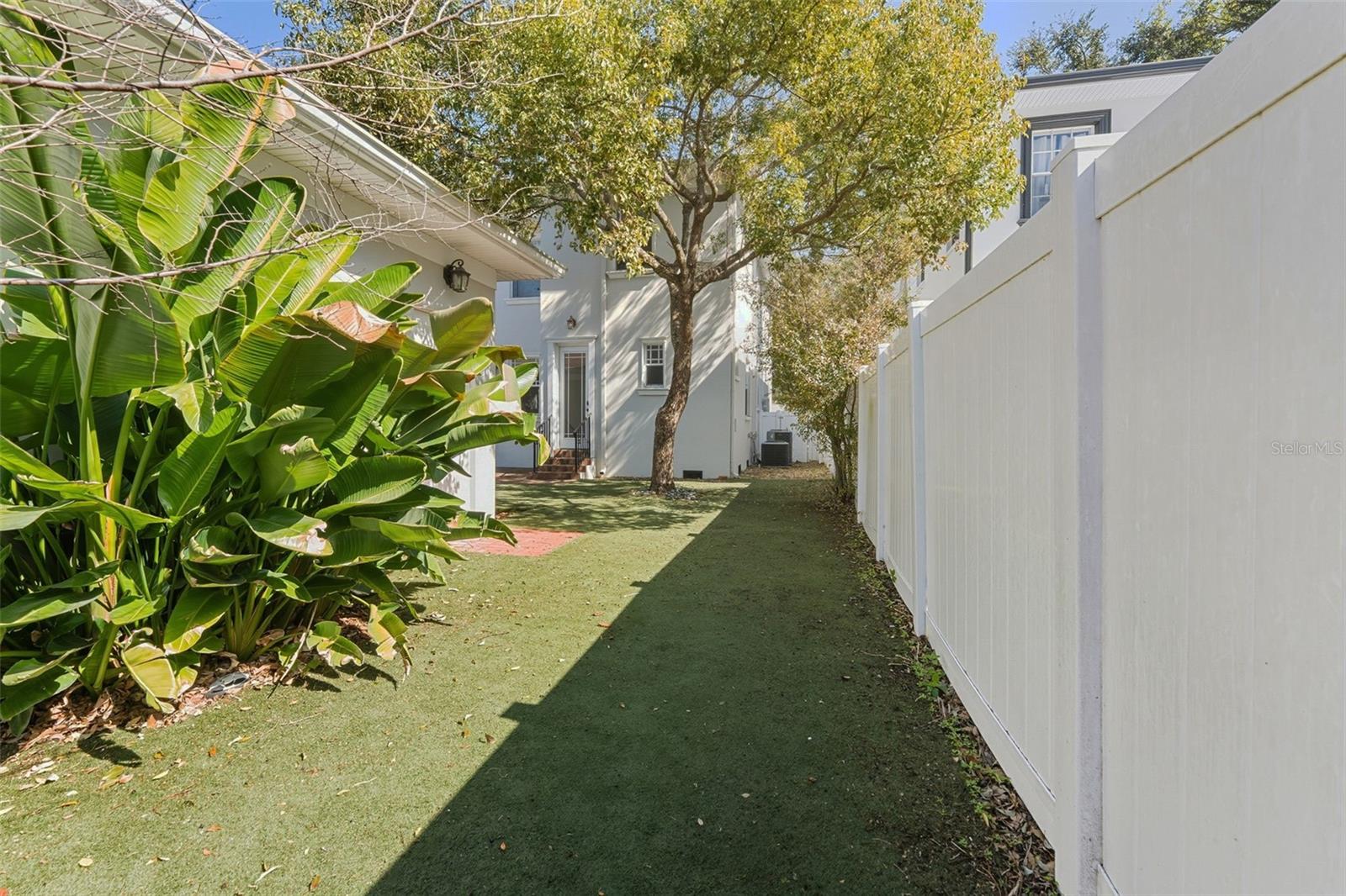 SUBURB ROYAL - Residential