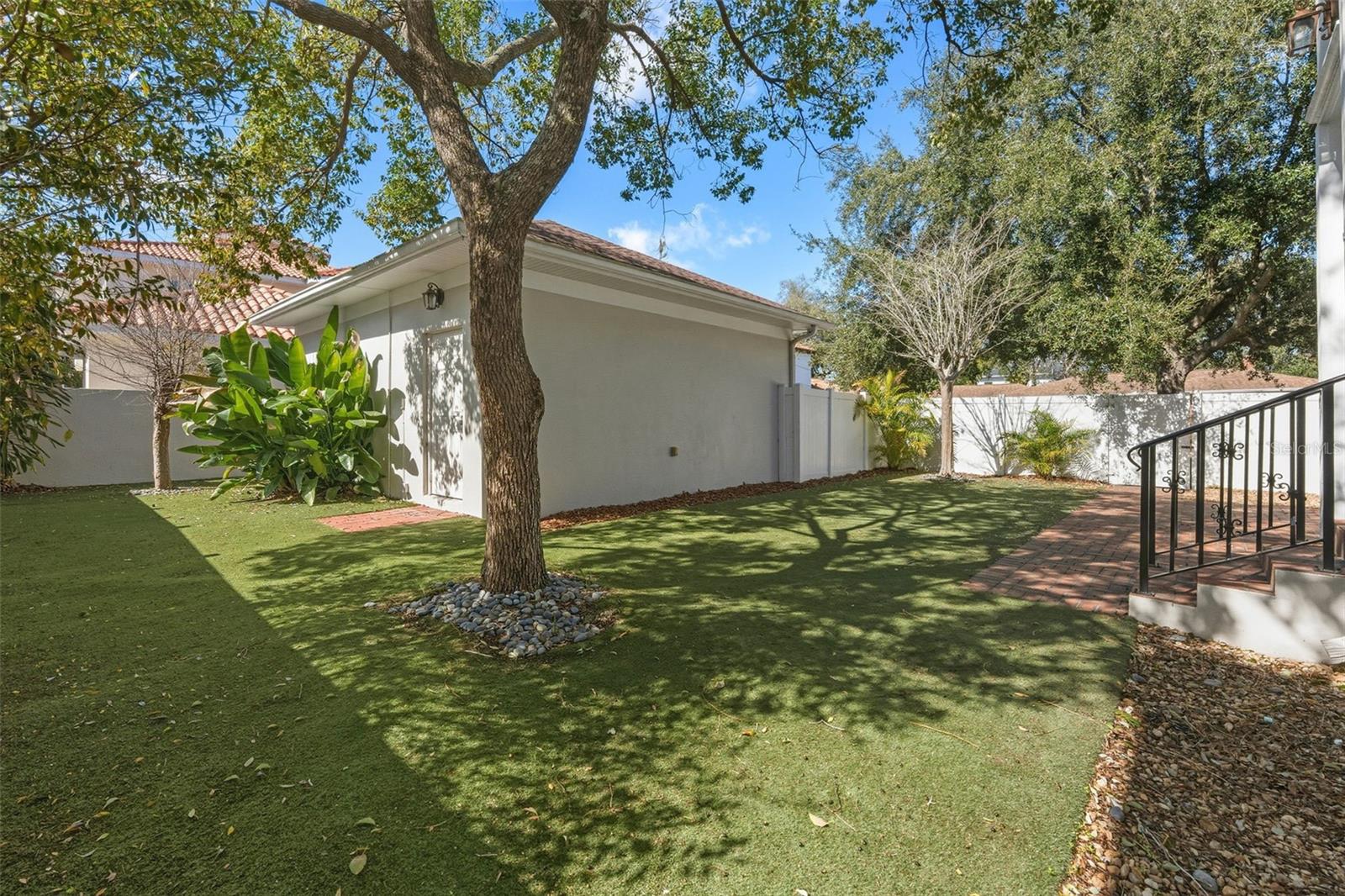 SUBURB ROYAL - Residential