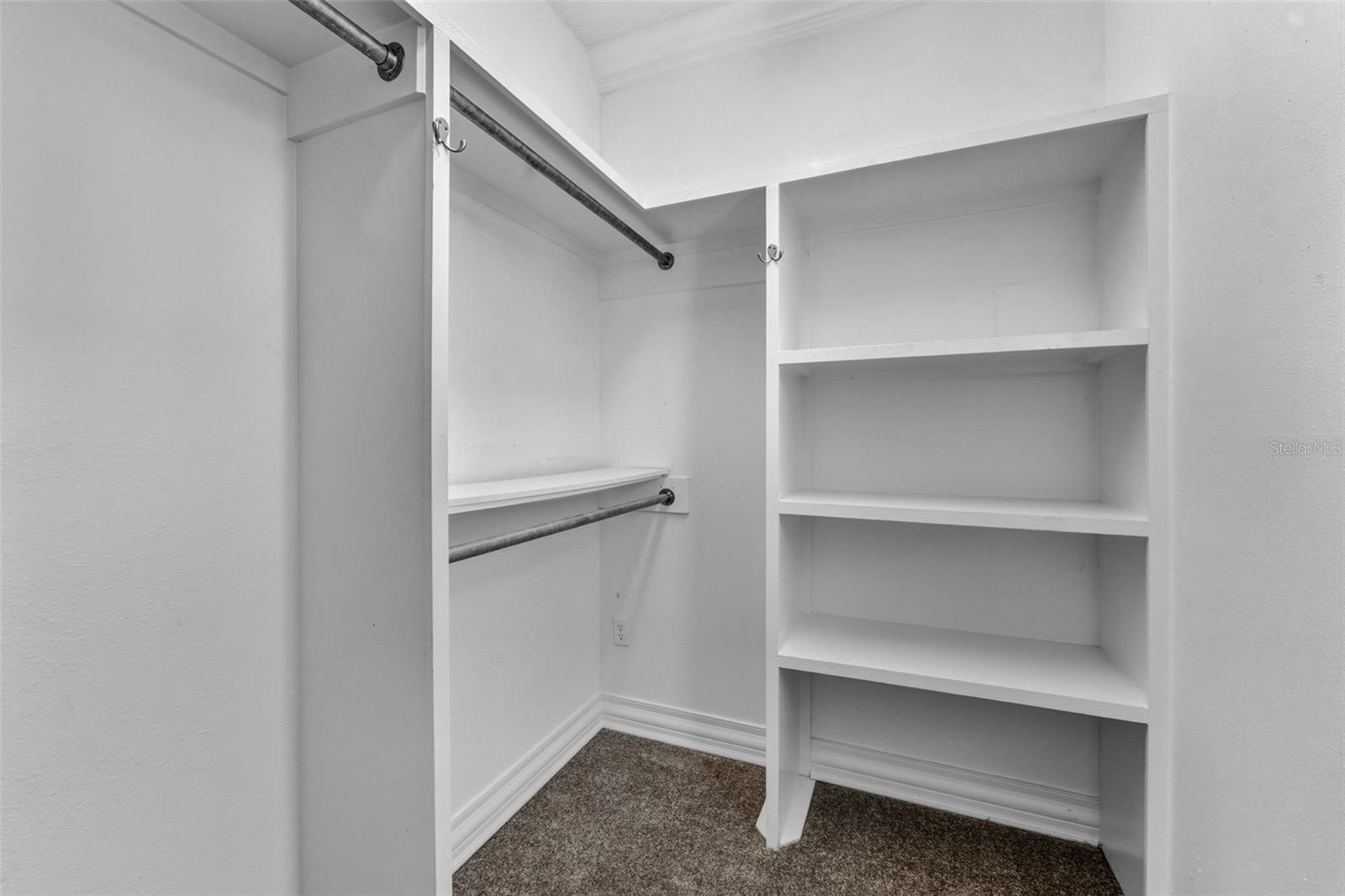 SUBURB ROYAL - Residential