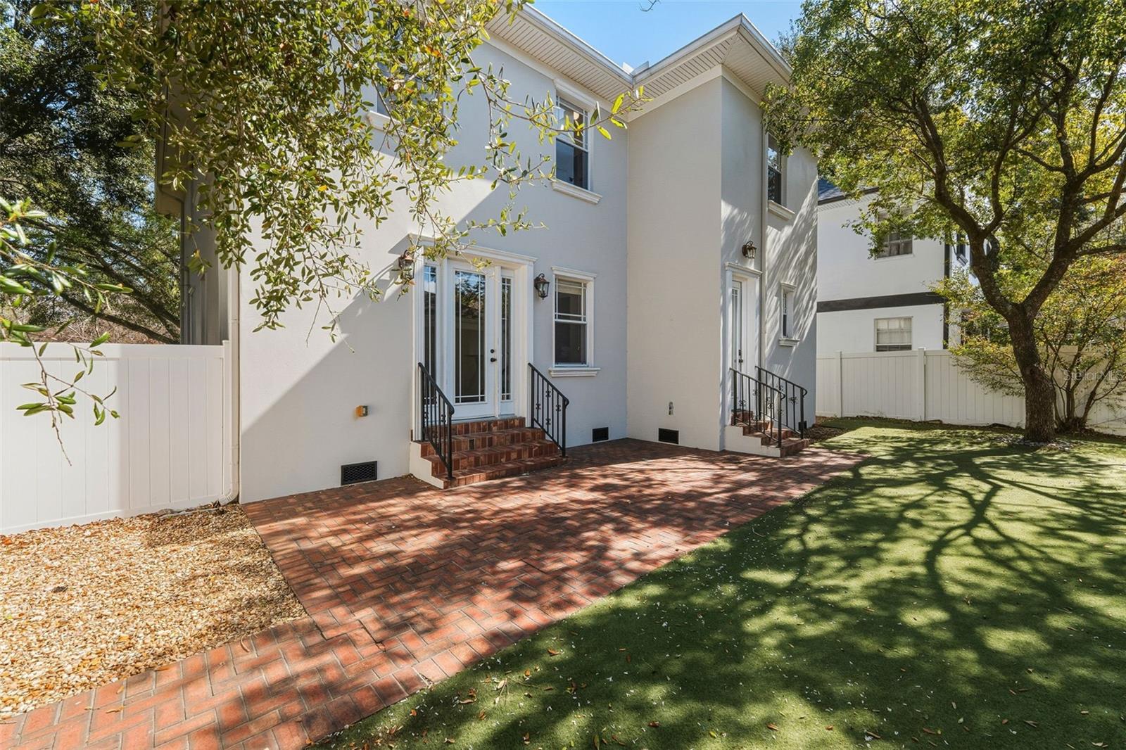 SUBURB ROYAL - Residential