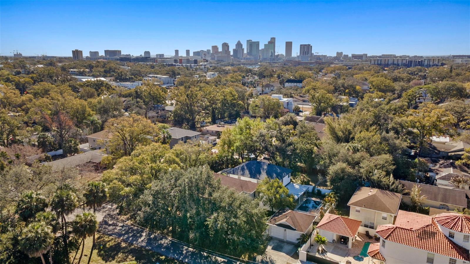 SUBURB ROYAL - Residential