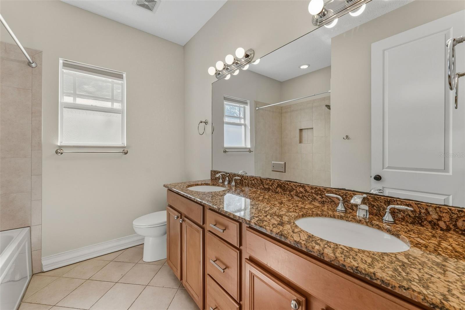 SUBURB ROYAL - Residential