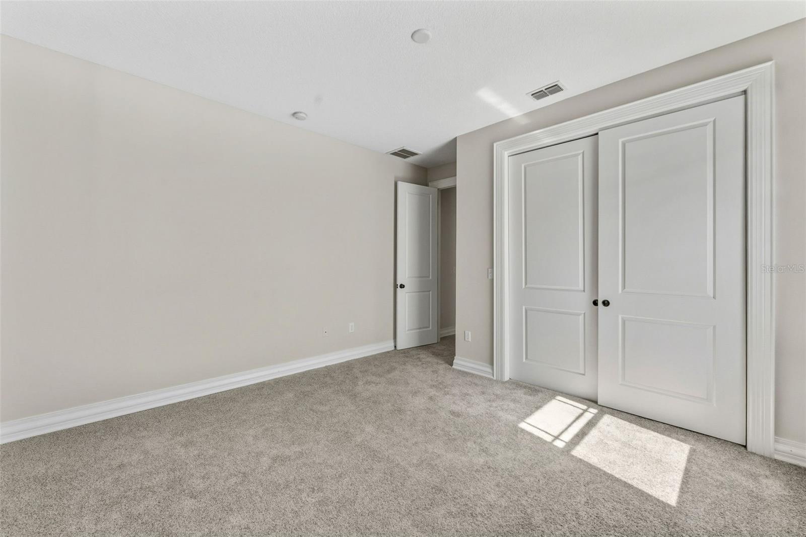 SUBURB ROYAL - Residential