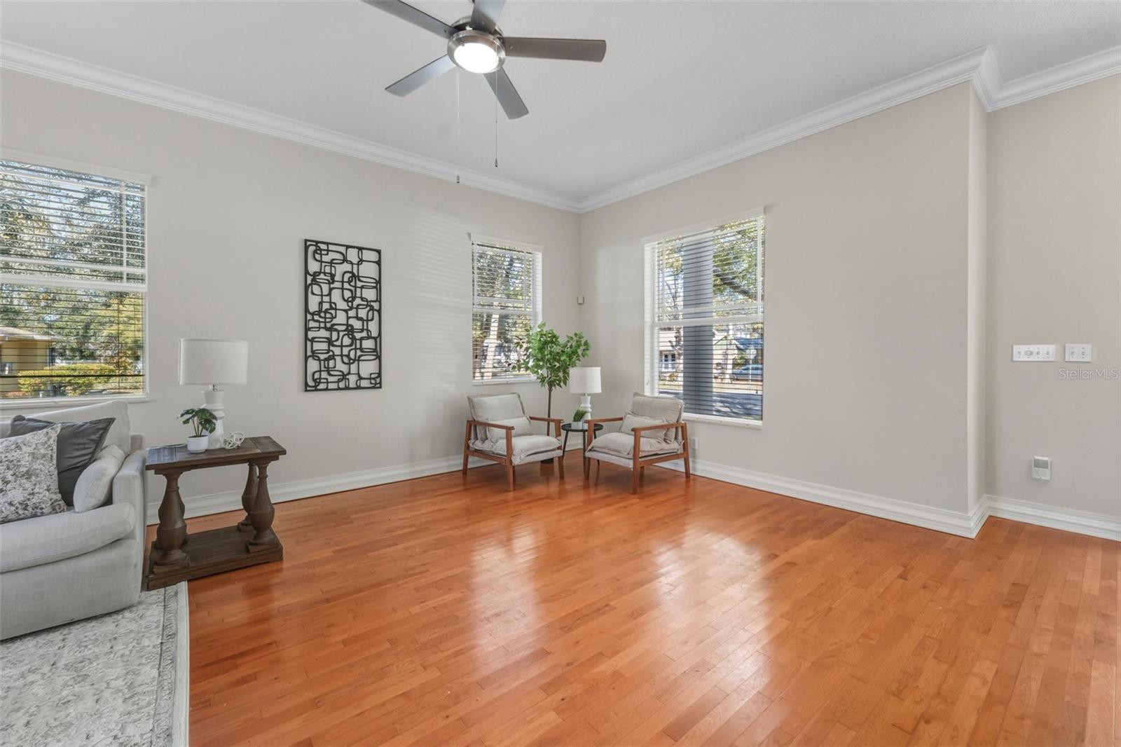 SUBURB ROYAL - Residential