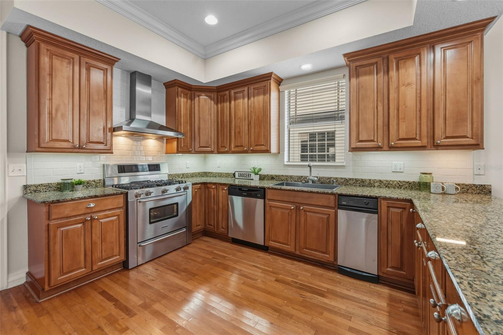 SUBURB ROYAL - Residential