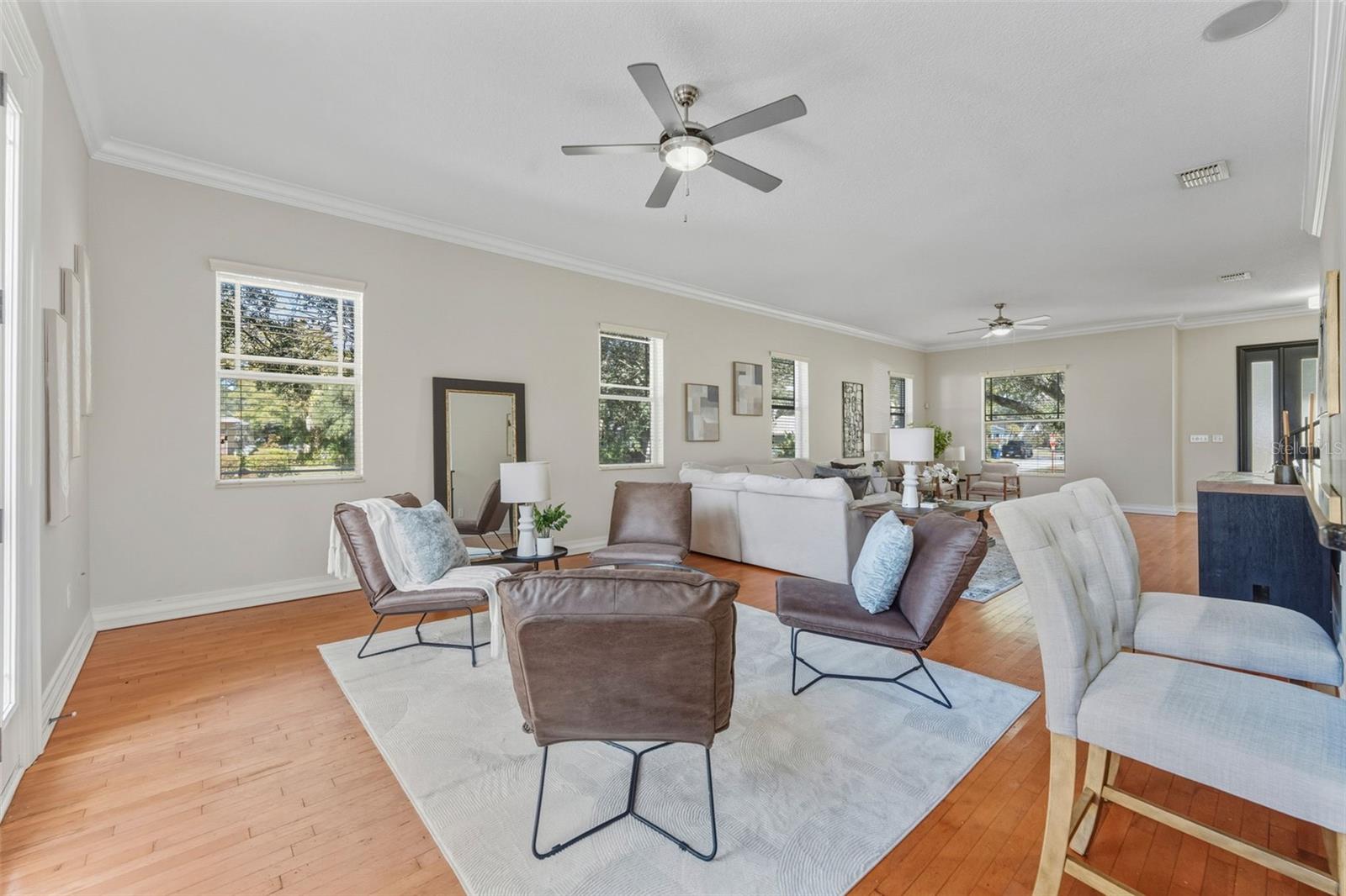 SUBURB ROYAL - Residential