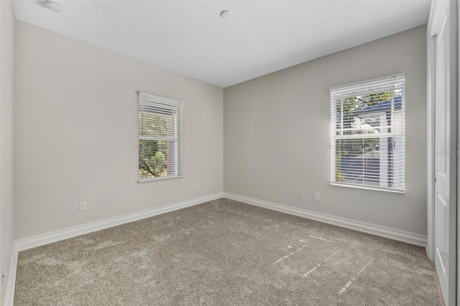 SUBURB ROYAL - Residential