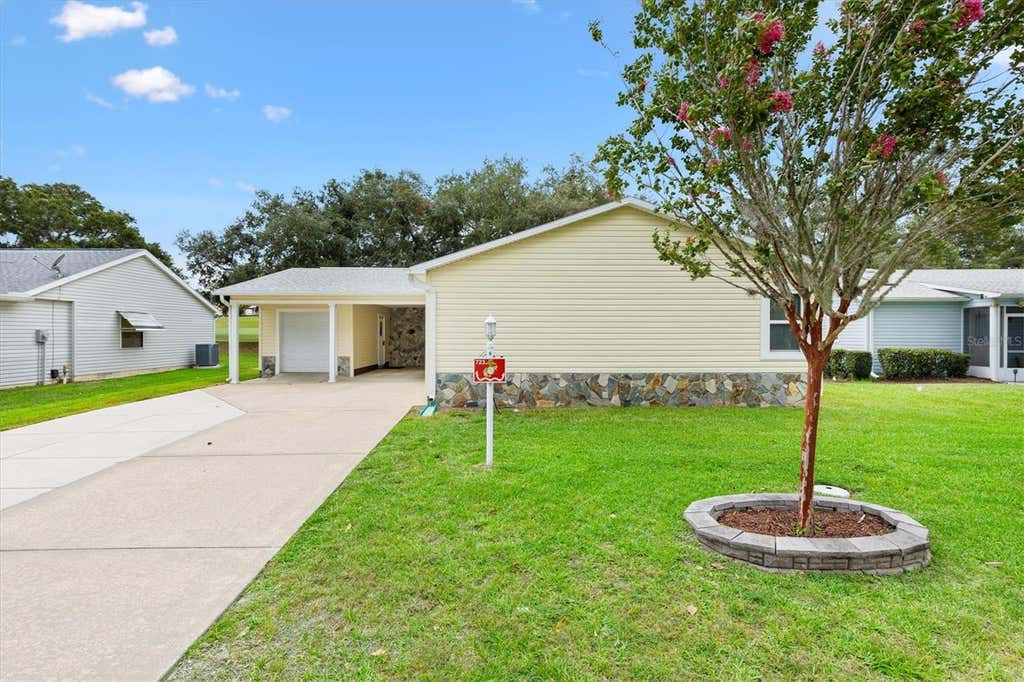 Photo of 723 Heathrow Avenue, Lady Lake, FL 32159 (MLS # G5113691)
