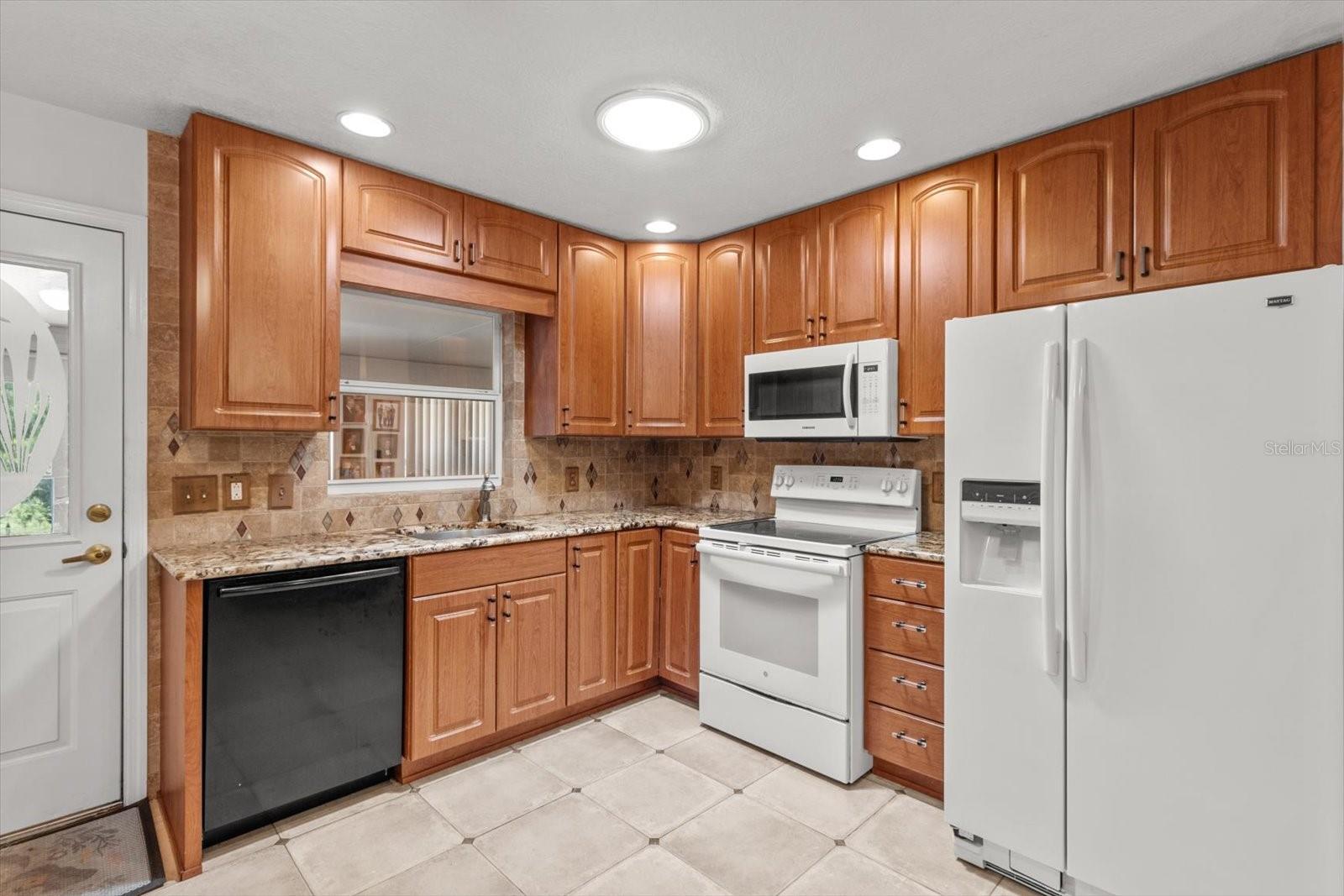 2542 N REGATTA POINT