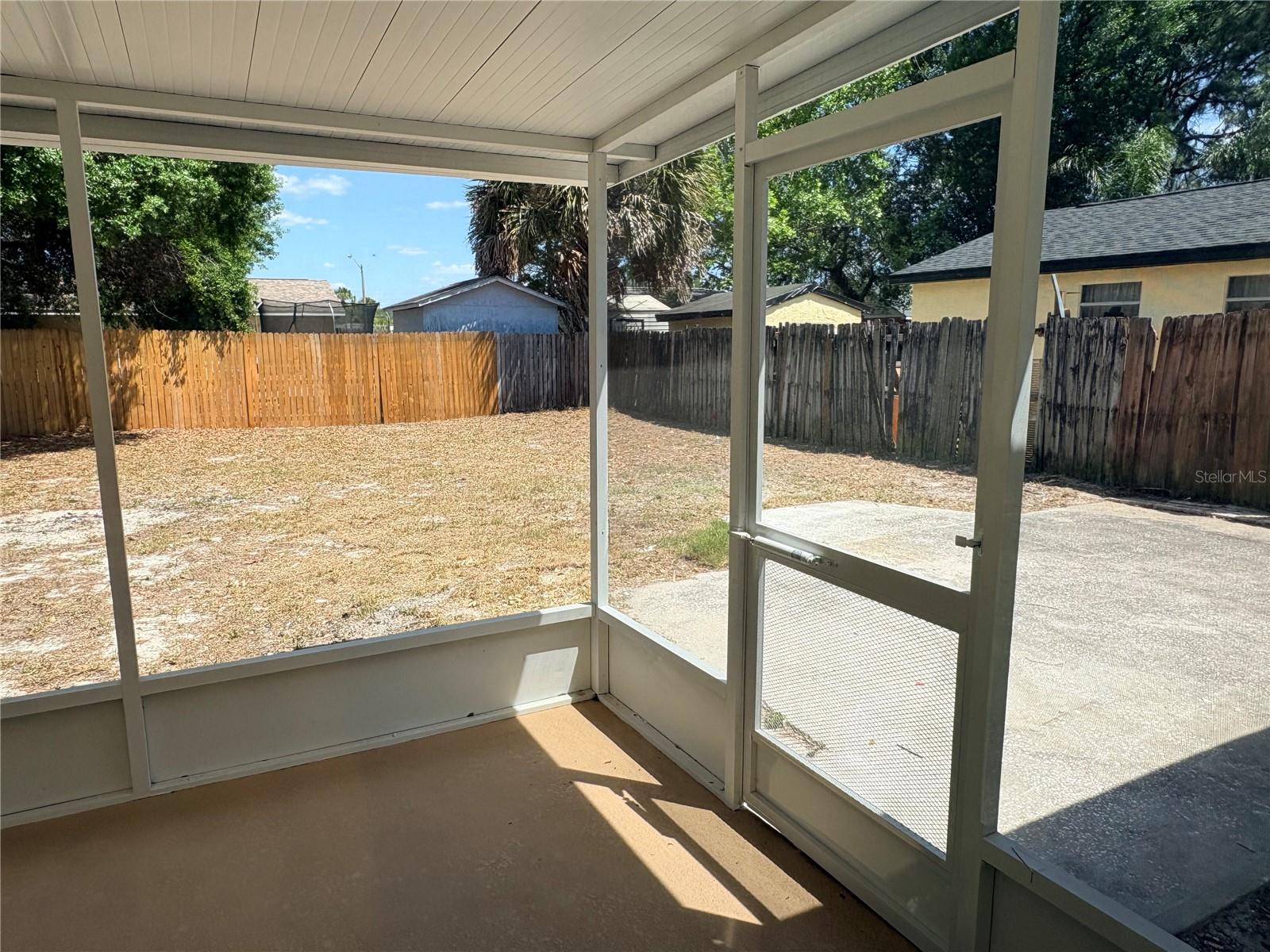 PALM LAKE - Residential