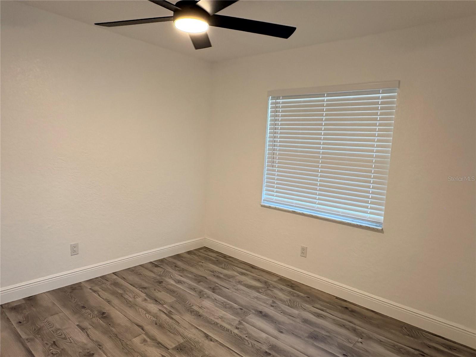 PALM LAKE - Residential