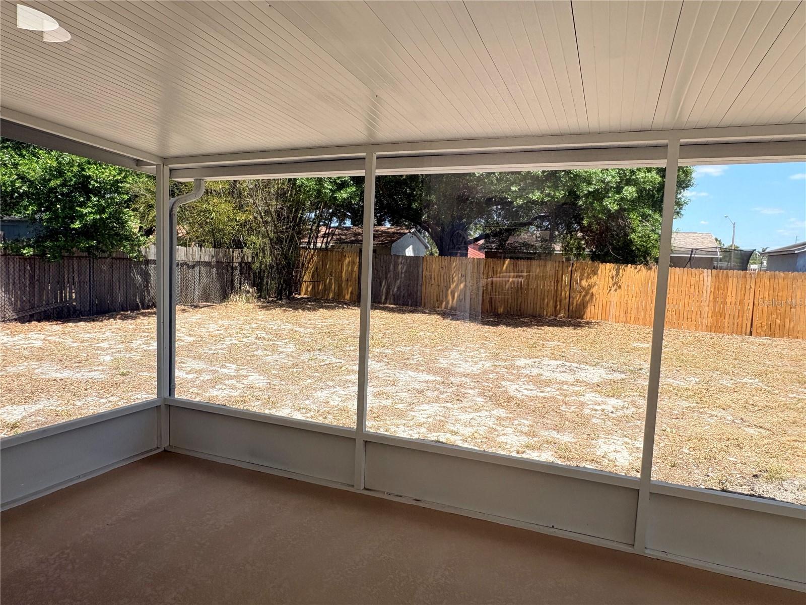 PALM LAKE - Residential