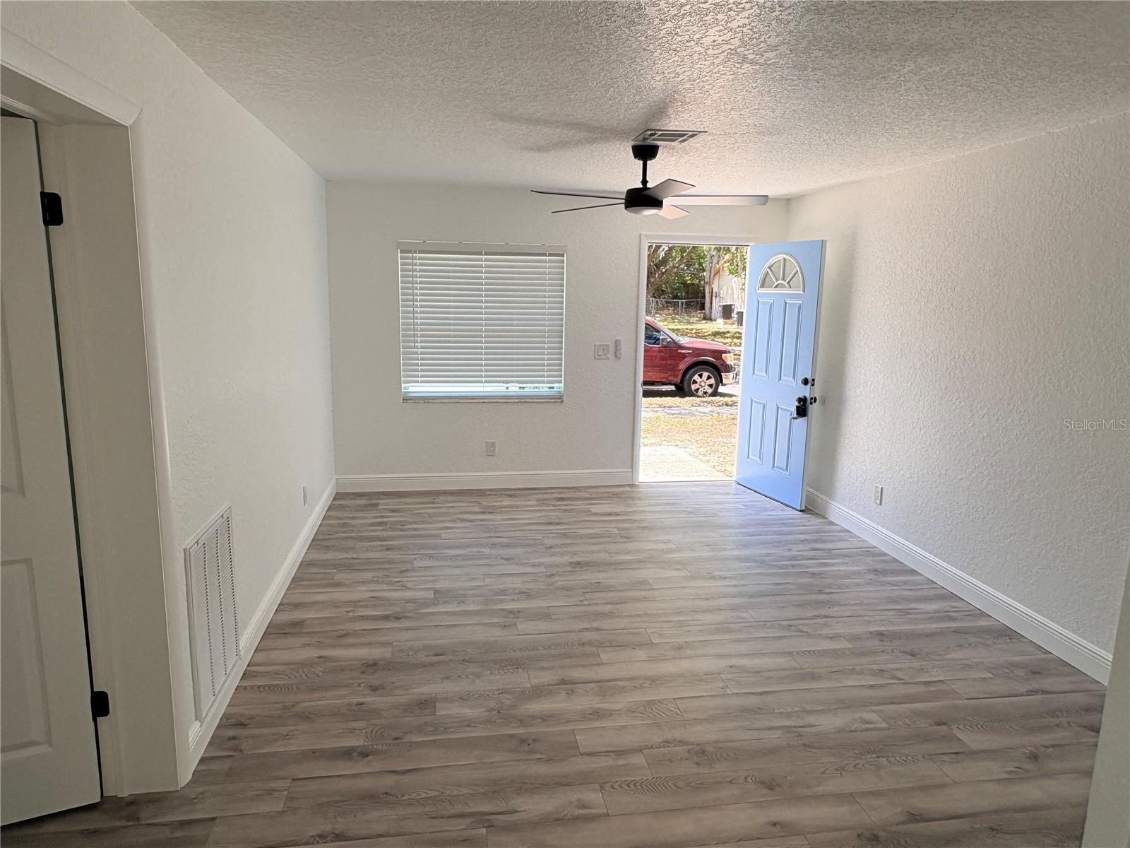 PALM LAKE - Residential