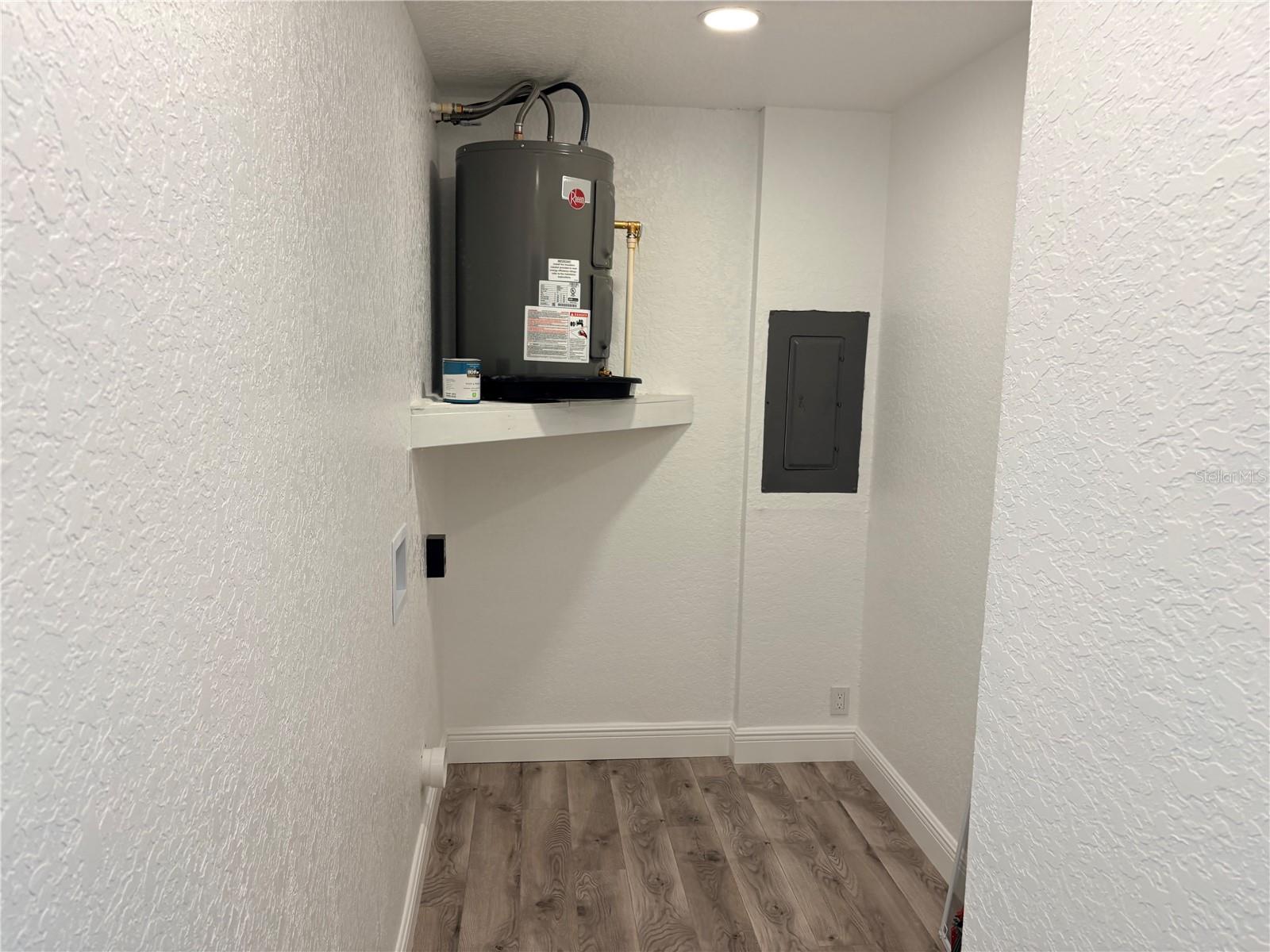 PALM LAKE - Residential