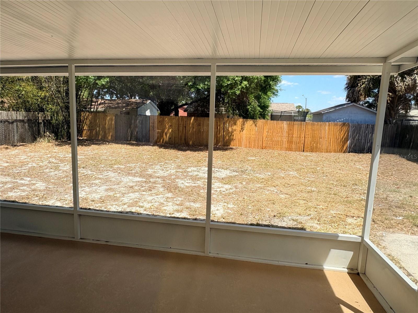 PALM LAKE - Residential