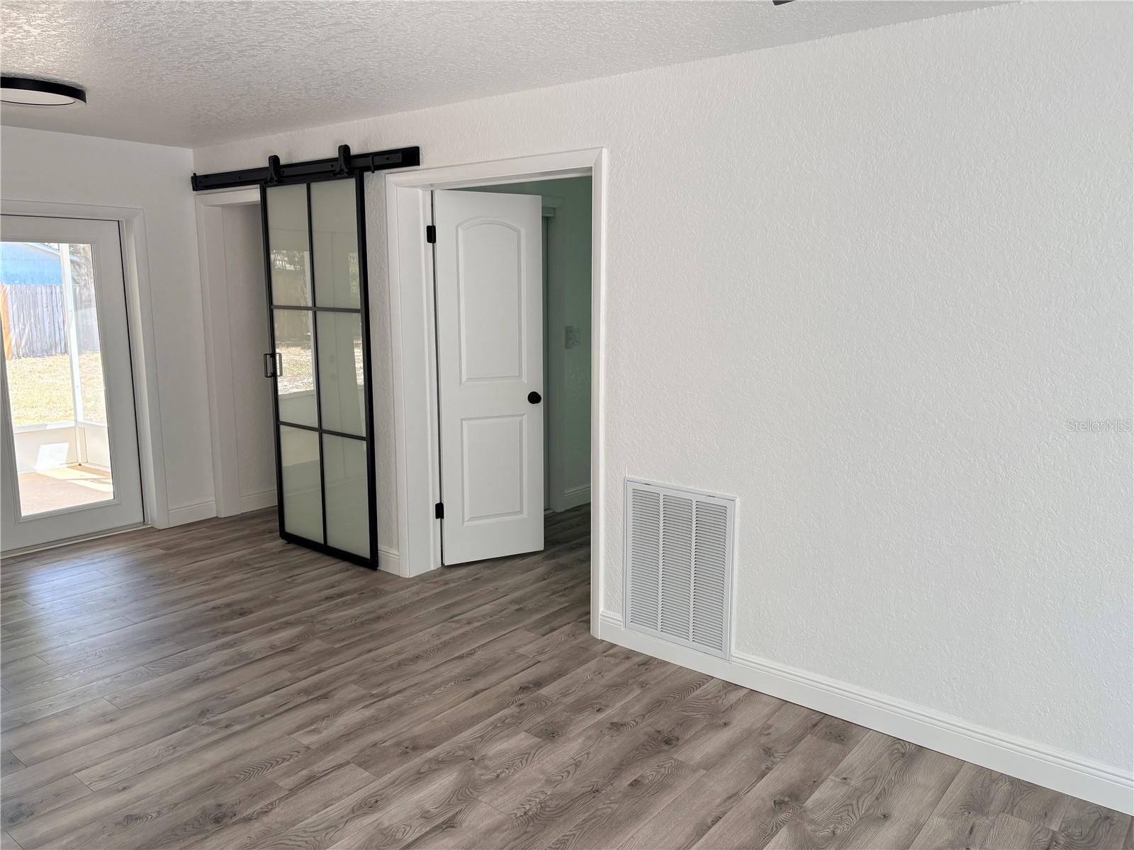 PALM LAKE - Residential