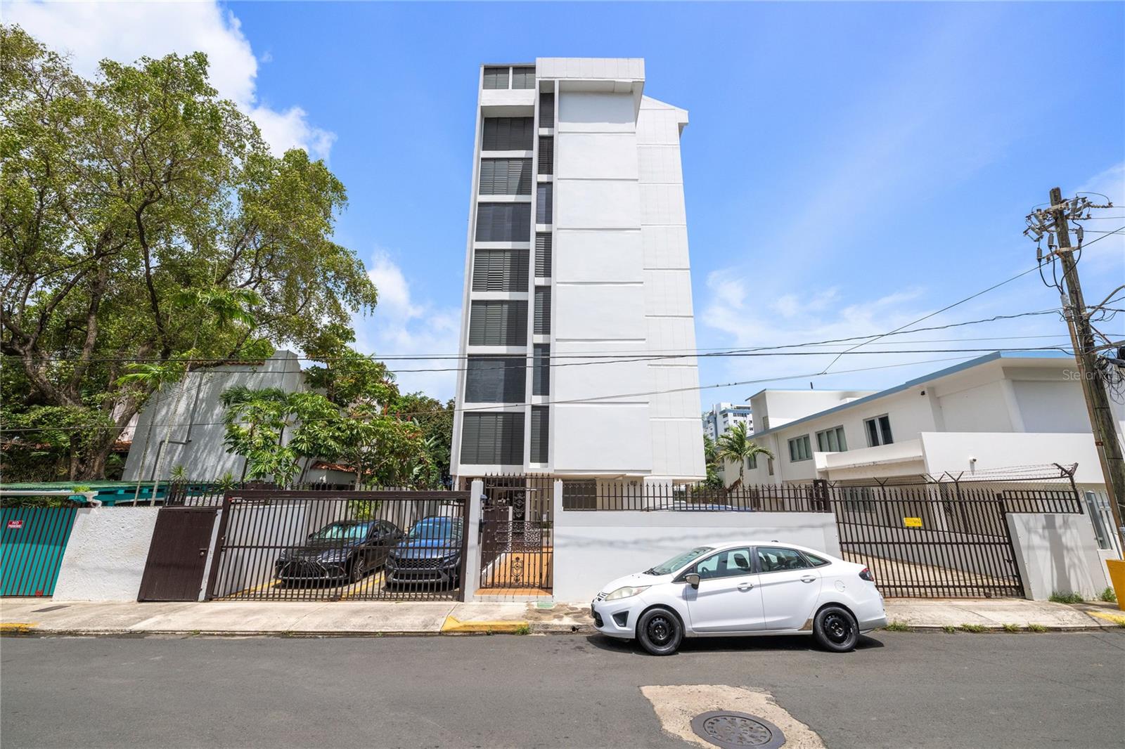 Live in the heart of Condado, close to all the best spots in this vibrant neighborhood. This seventh-floor apartment is tucked away on a quiet street, offering peace and privacy while still being close to great restaurants, shops, a hospital, and some of the top schools in the area.
The apartment features 3 bedrooms & 2 bathrooms. The living room is filled with natural light and opens up to a small balcony with beautiful views overlooking Condado and the ocean. A fresh breeze flows in from the balcony, adding to the relaxed feel of the space.
Set in one of San Juan’s most walkable communities, this location combines comfort, convenience, and a neighborhood feel, right next to one of the best schools in the area.