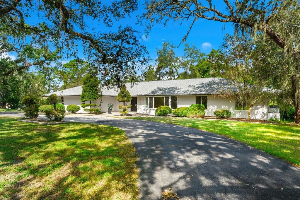 Photo of 308 Cambridge Place, Brandon, FL 33511 (MLS # A4665929)