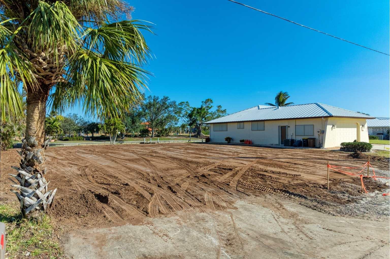 PUNTA GORDA ISLES SEC 04 - Land