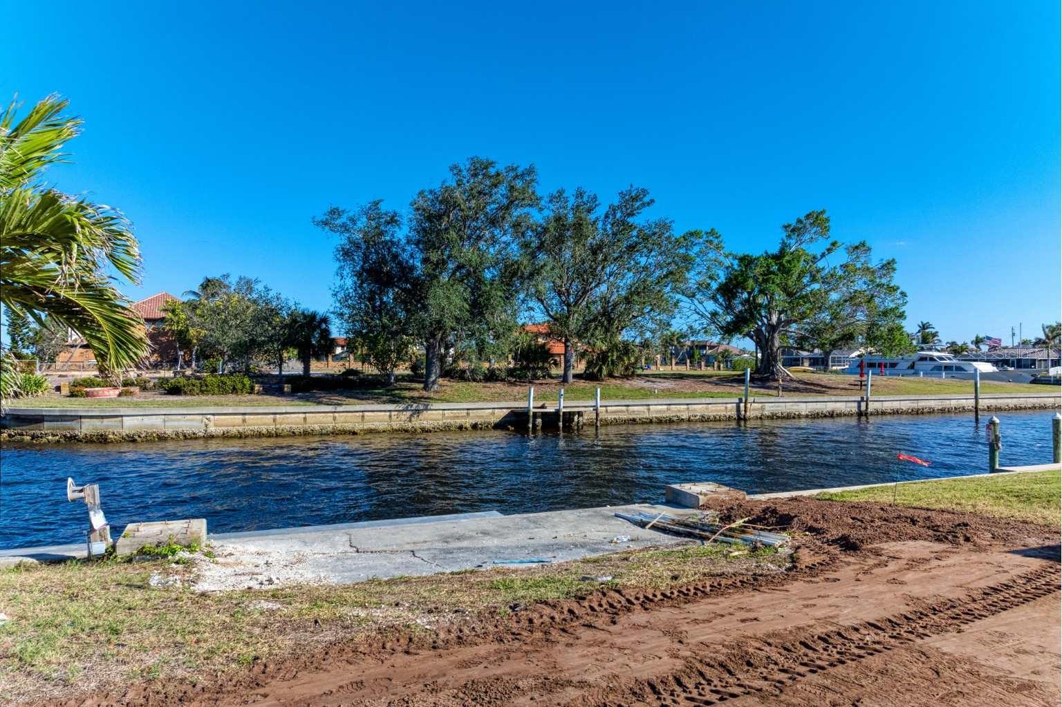 PUNTA GORDA ISLES SEC 04 - Land