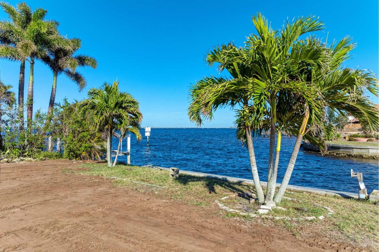PUNTA GORDA ISLES SEC 04 - Land