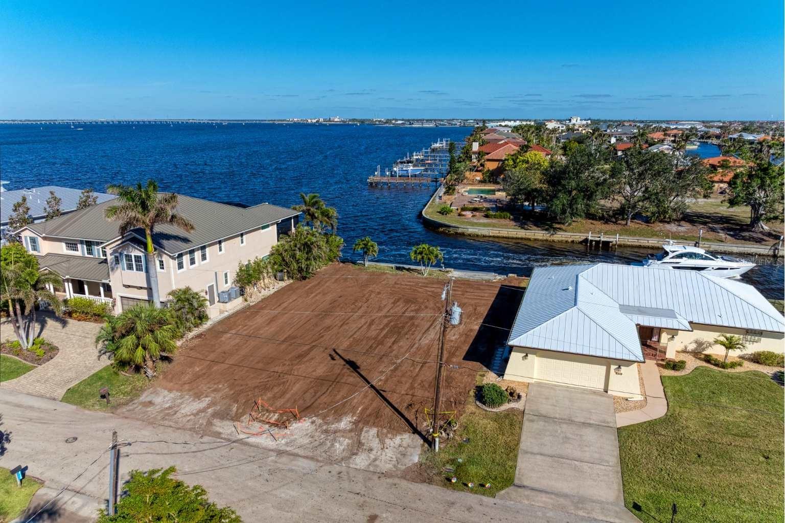 PUNTA GORDA ISLES SEC 04 - Land