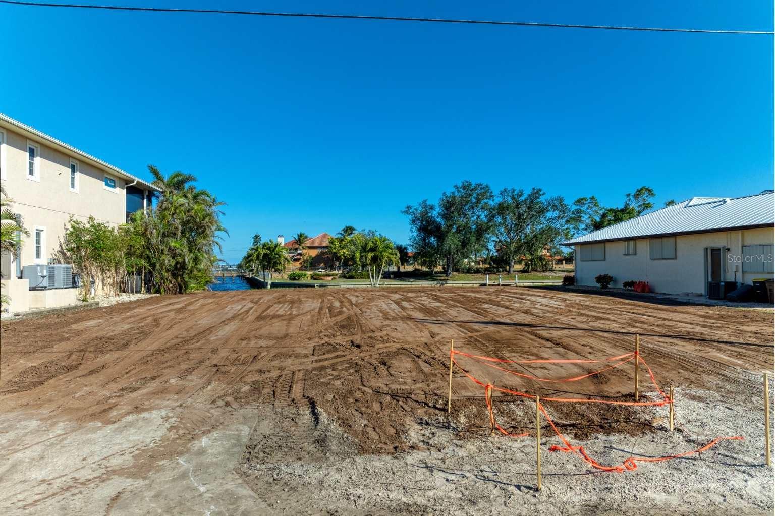 PUNTA GORDA ISLES SEC 04 - Land