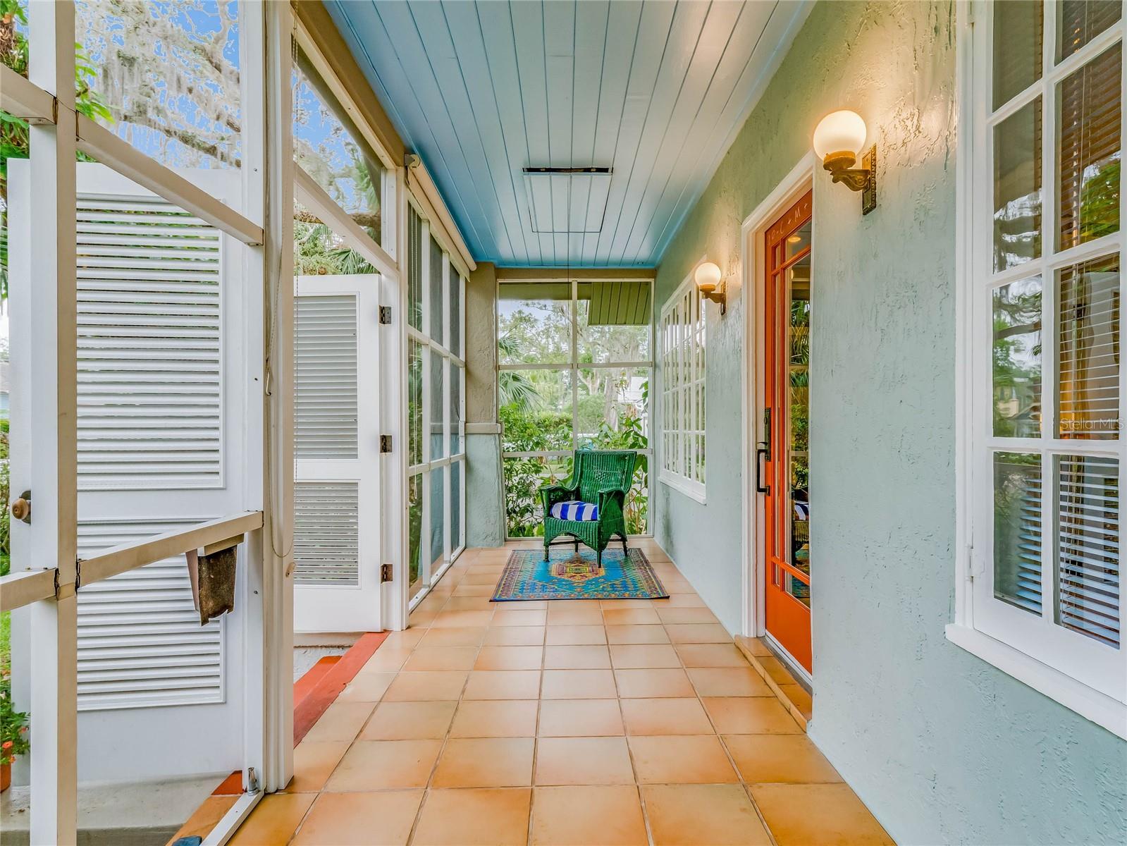 811 LAUREL AVENUE