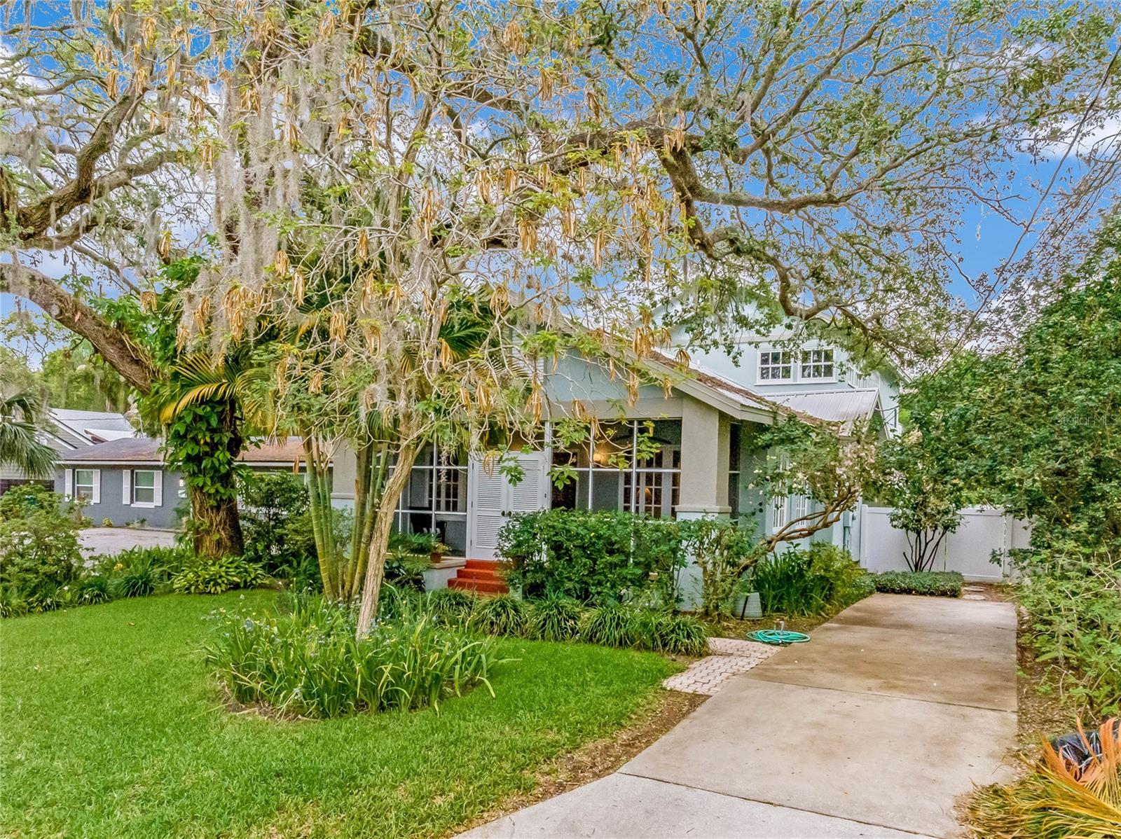 811 LAUREL AVENUE